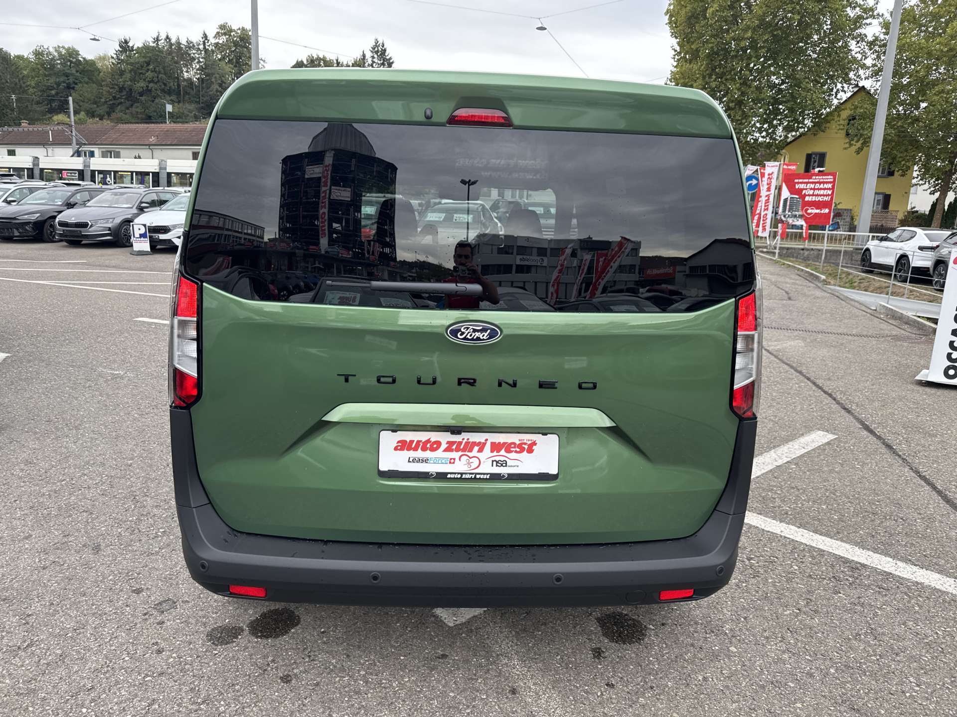 FORD Tourneo Courier 1.0 EcoBoost Titanium Automat-image-14