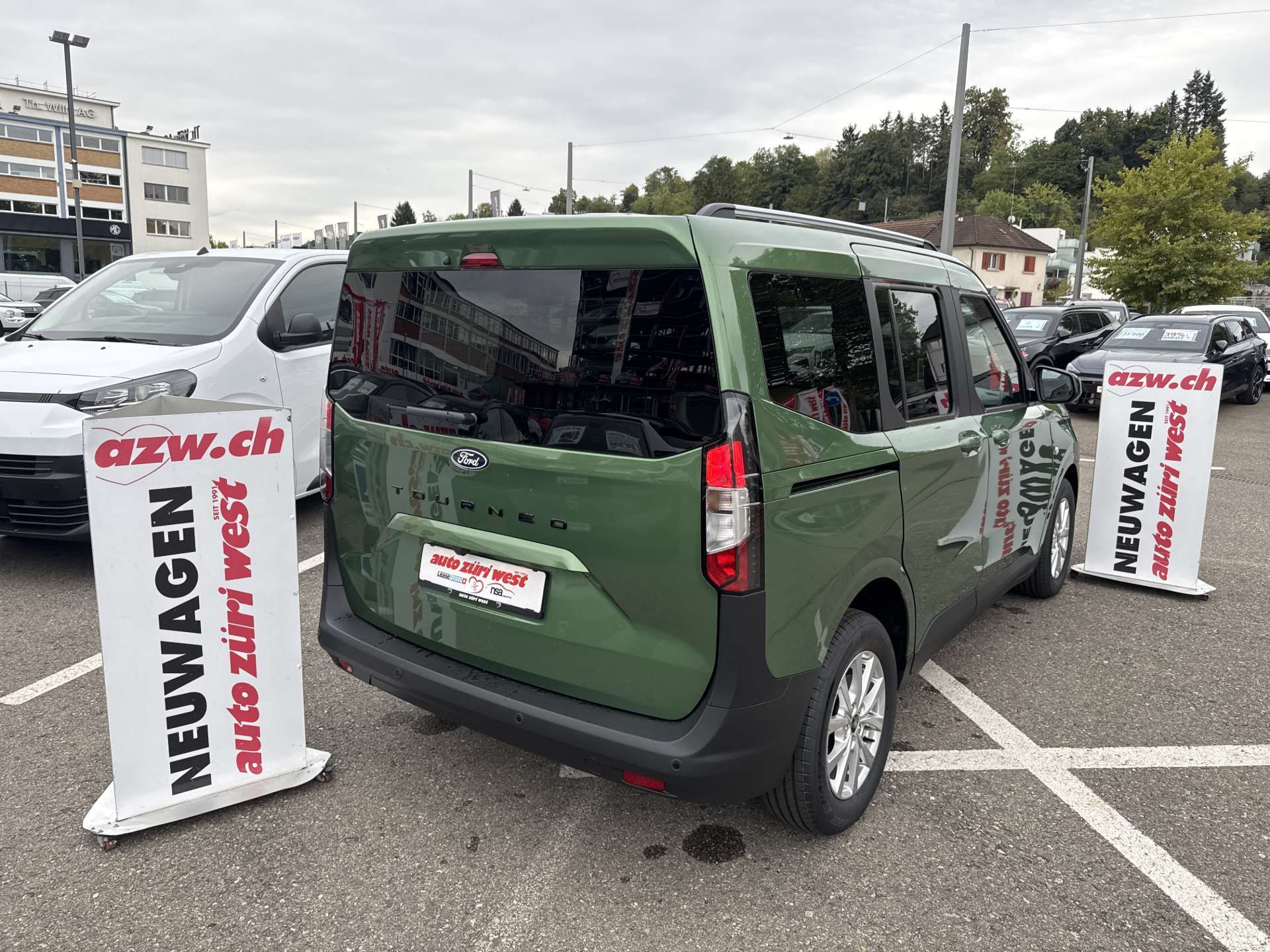 FORD Tourneo Courier 1.0 EcoBoost Titanium Automat-image-2