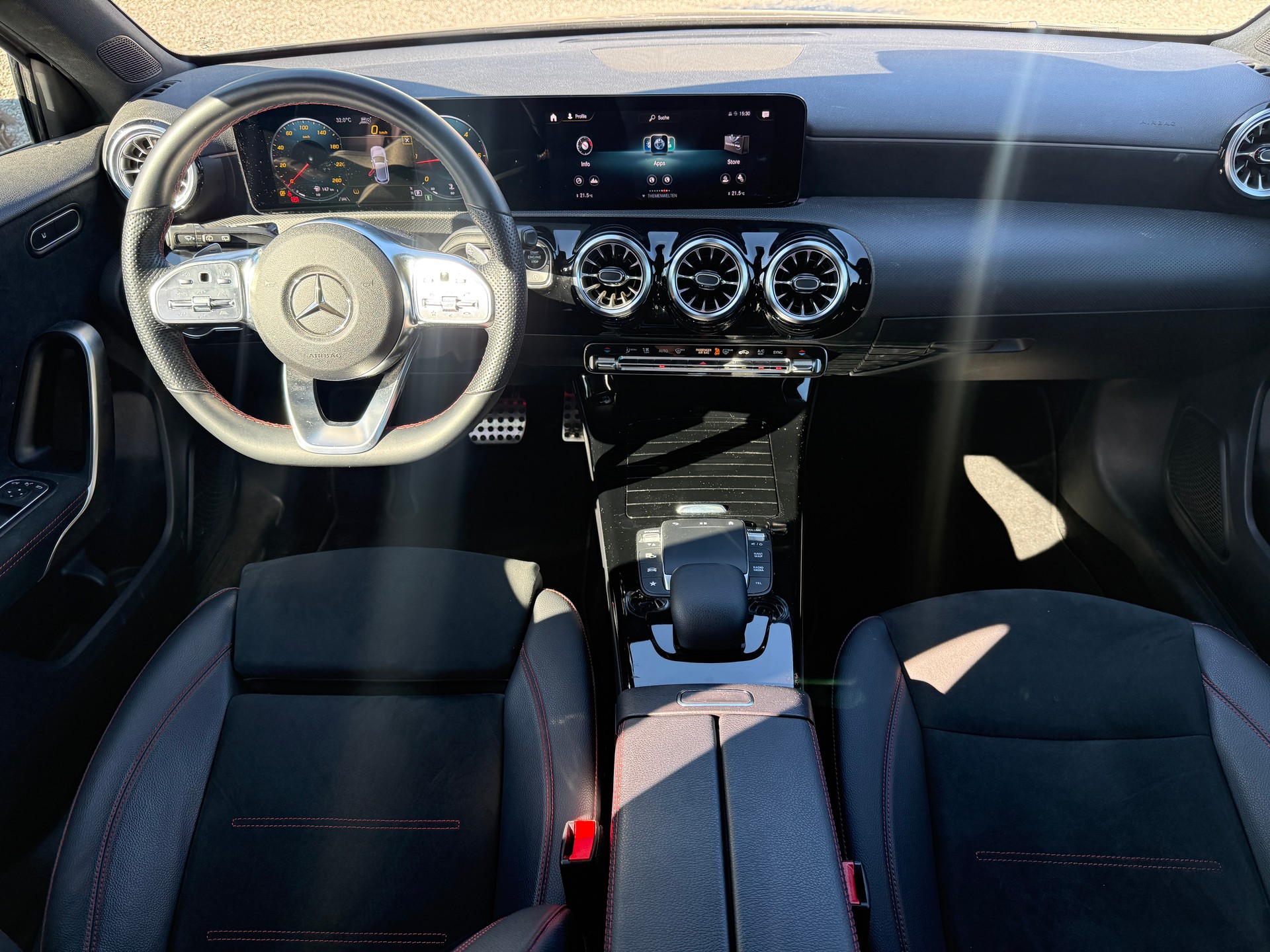 MERCEDES-BENZ A 220 d 4Matic AMG Line-image-8