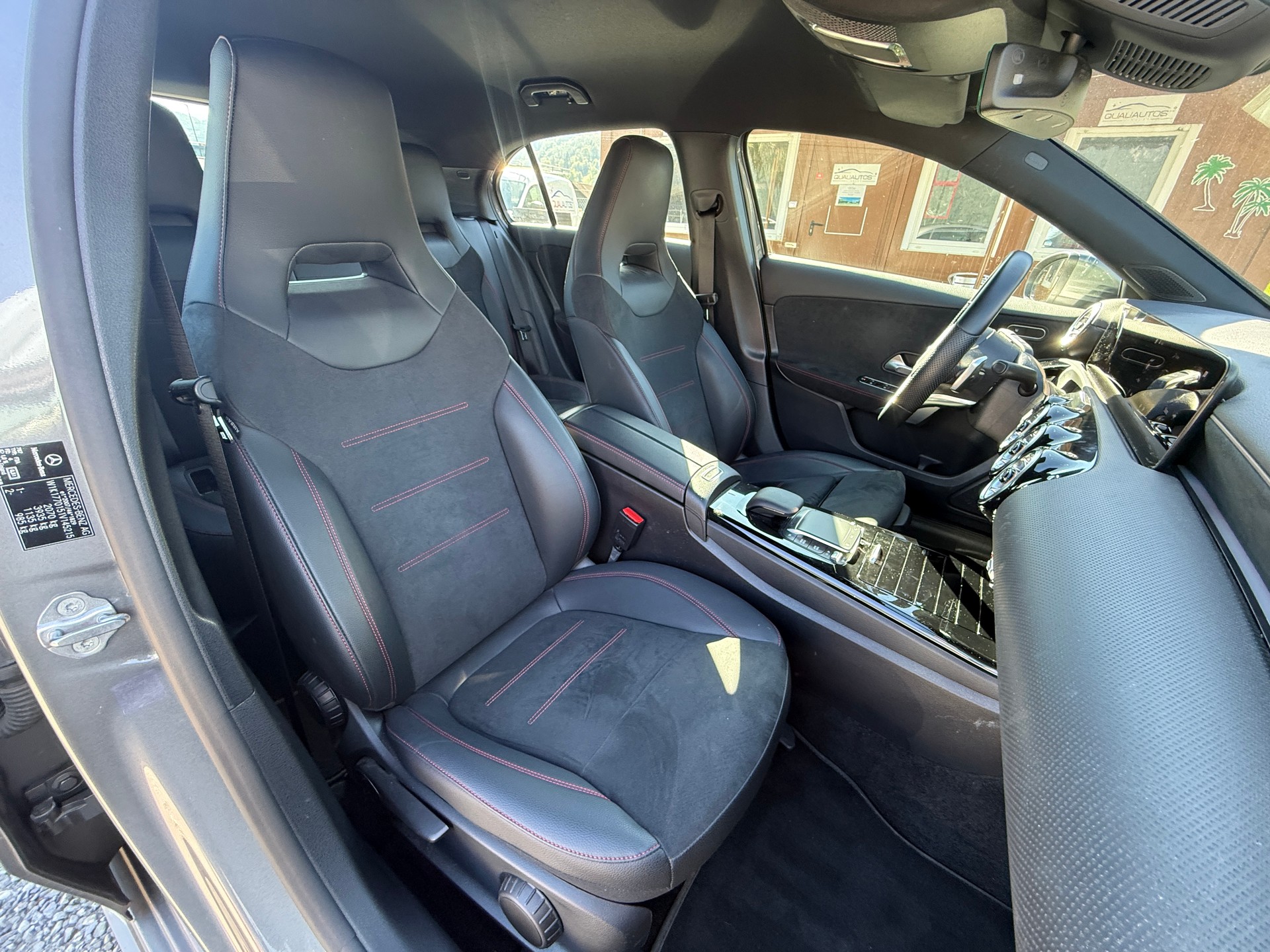 MERCEDES-BENZ A 220 d 4Matic AMG Line-image-10