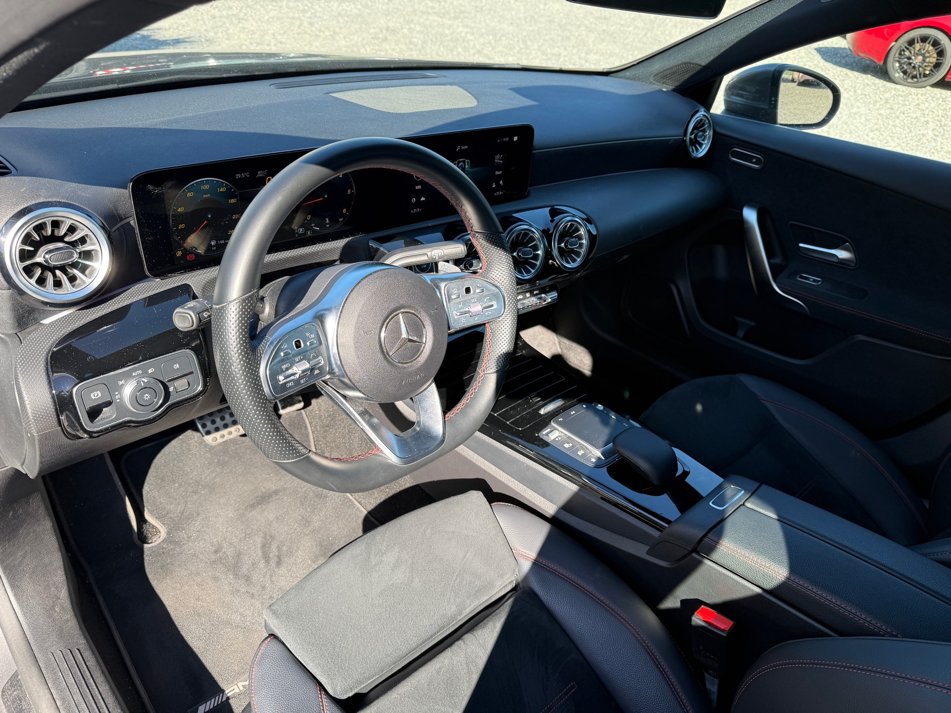 MERCEDES-BENZ A 220 d 4Matic AMG Line-image-7