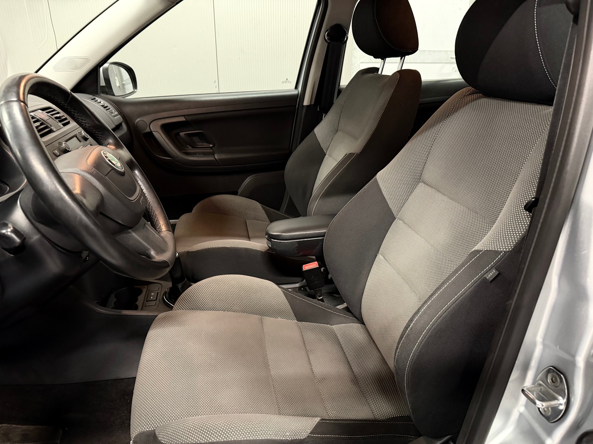 SKODA Fabia 1.2 TSI Ambition-image-8