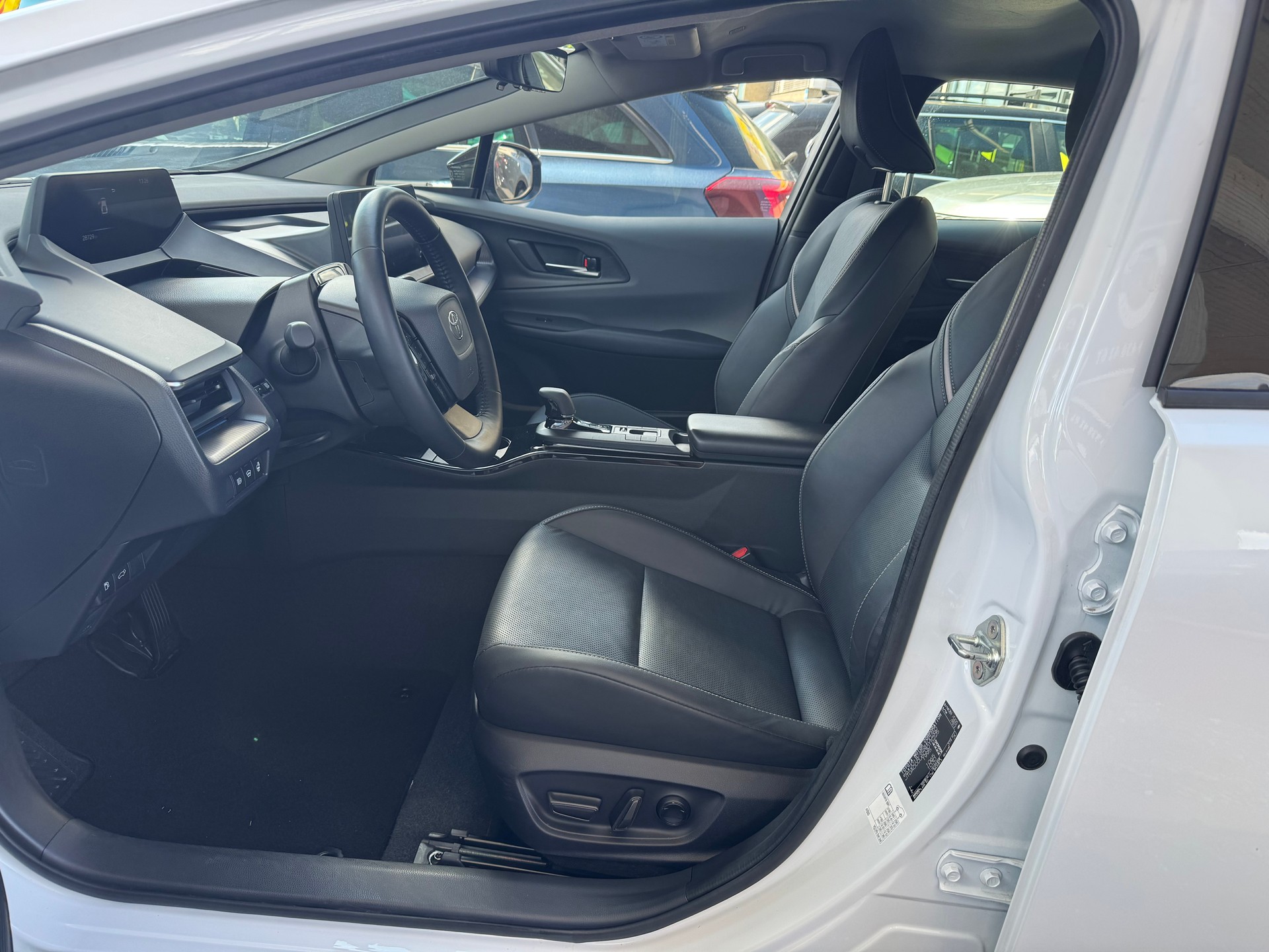 TOYOTA Prius 2,0 VVT-i Plug-in Hybrid Premium-image-4