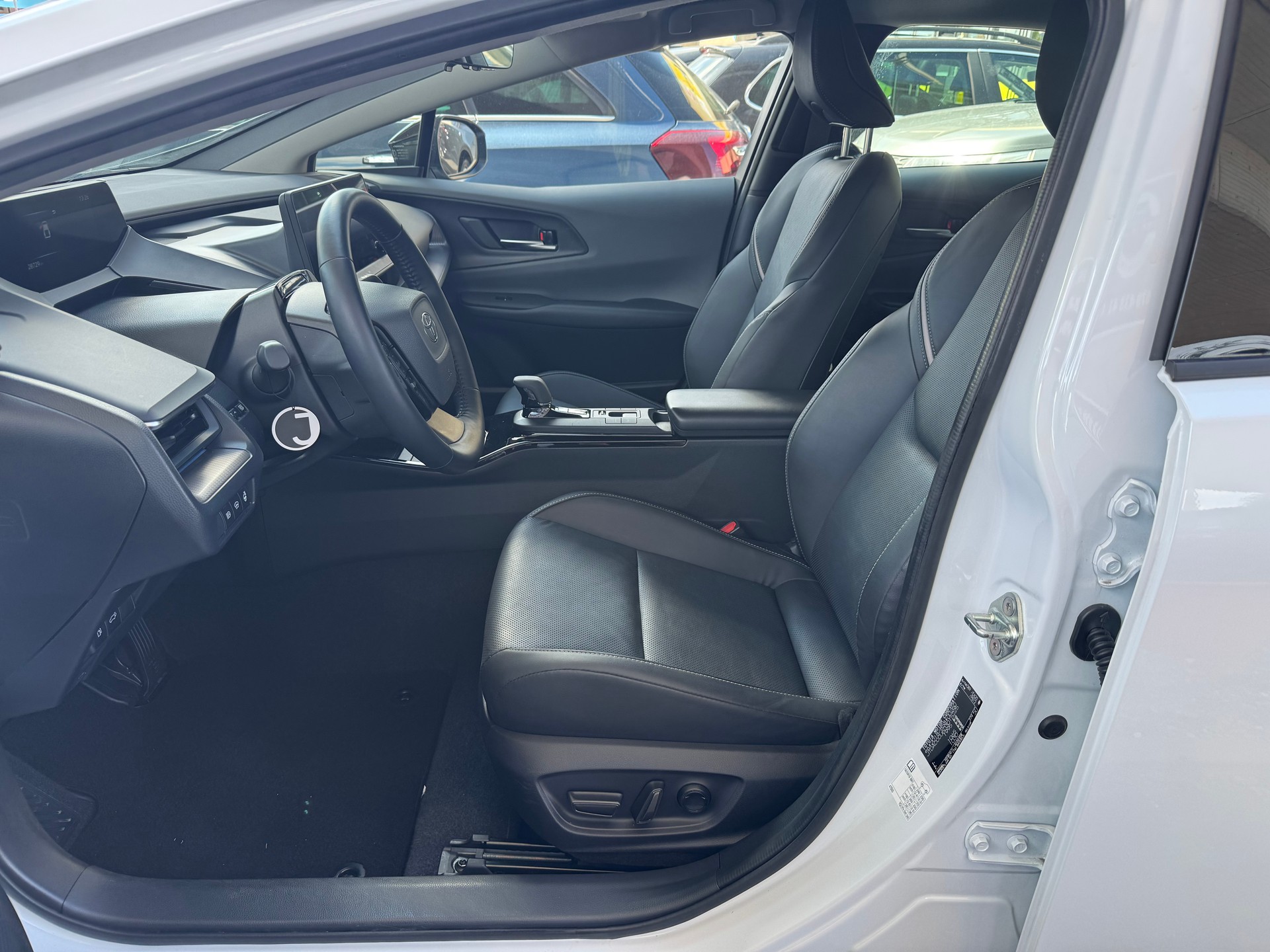 TOYOTA Prius 2,0 VVT-i Plug-in Hybrid Premium-image-3