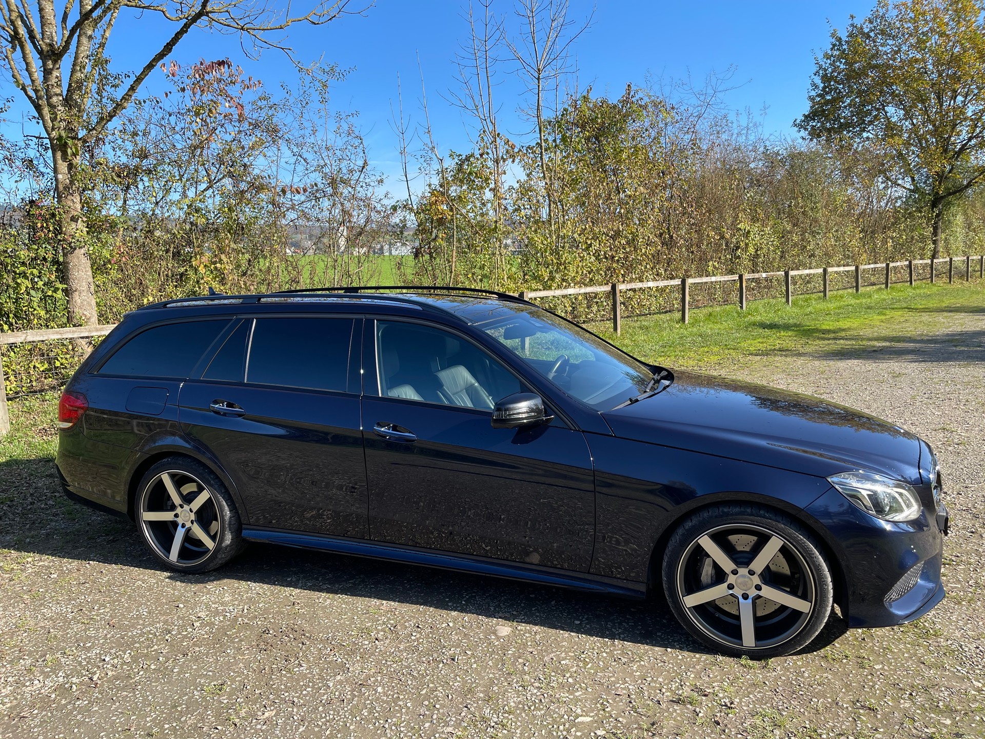 MERCEDES-BENZ E500 V8 Avantgarde 4matic“AMG-Line“4.7L Bi-Turbo“Massage“Standh.“Distronic Plus“AMG-Carbonlenkrad“Luftfahr“Pano“8-fach bereift“-image-1