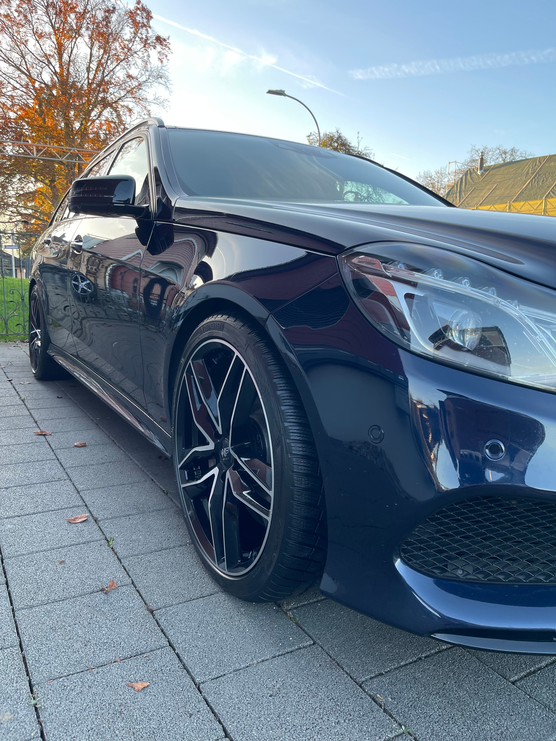MERCEDES-BENZ E500 V8 Avantgarde 4matic“AMG-Line“4.7L Bi-Turbo“Massage“Standh.“Distronic Plus“AMG-Carbonlenkrad“Luftfahr“Pano“8-fach bereift“-image-5