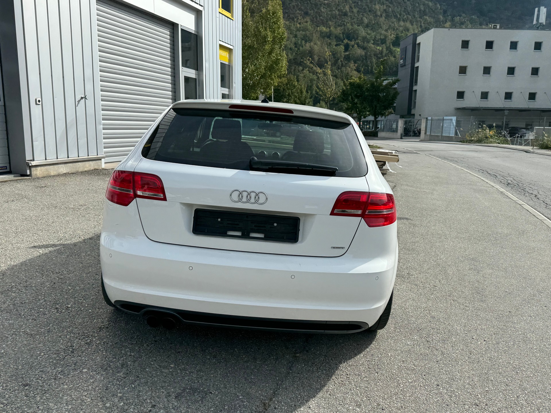 AUDI A3 Sportback 2.0 TFSI Ambition quattro S-tronic-image-8
