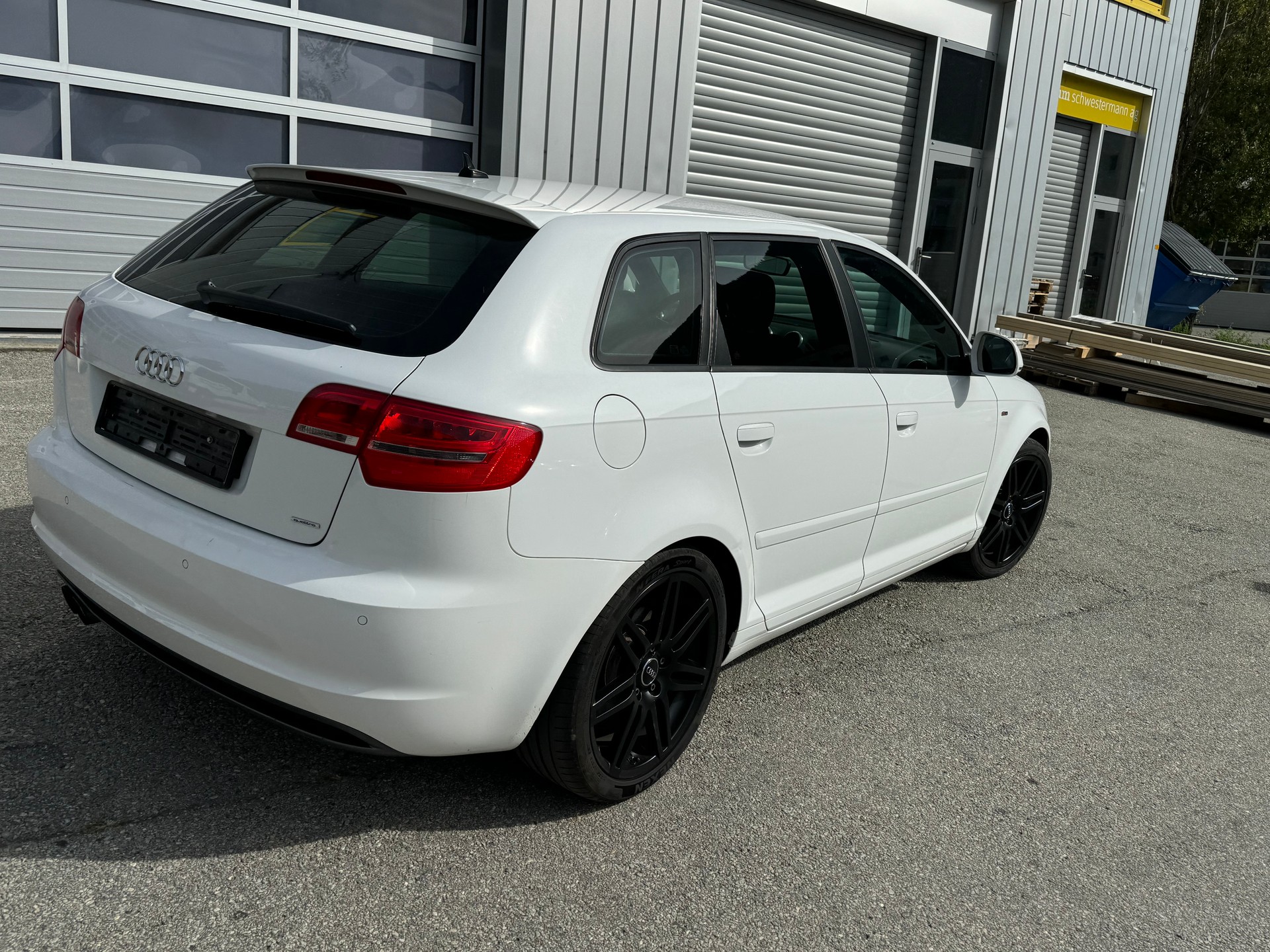 AUDI A3 Sportback 2.0 TFSI Ambition quattro S-tronic-image-1