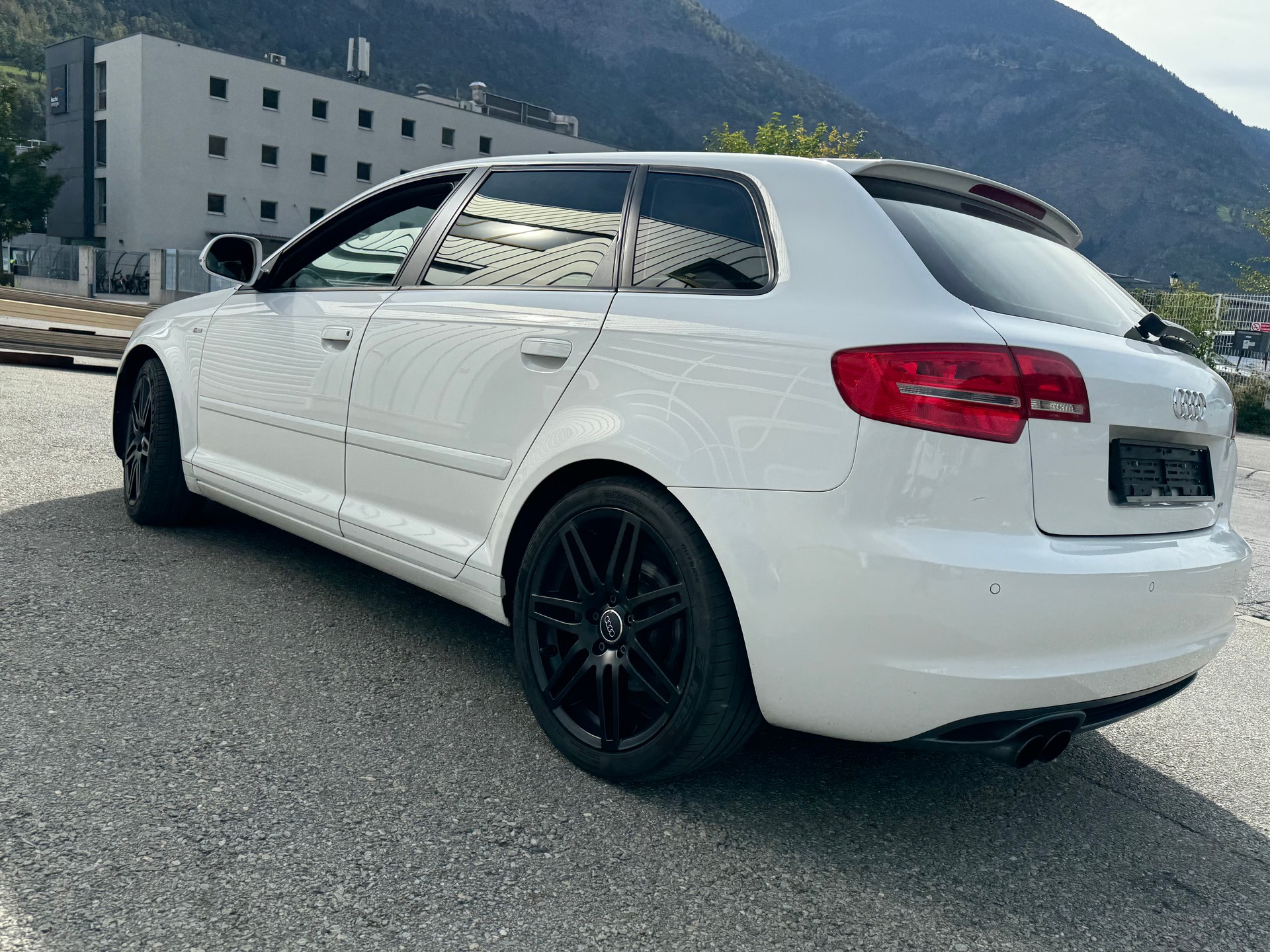AUDI A3 Sportback 2.0 TFSI Ambition quattro S-tronic-image-6