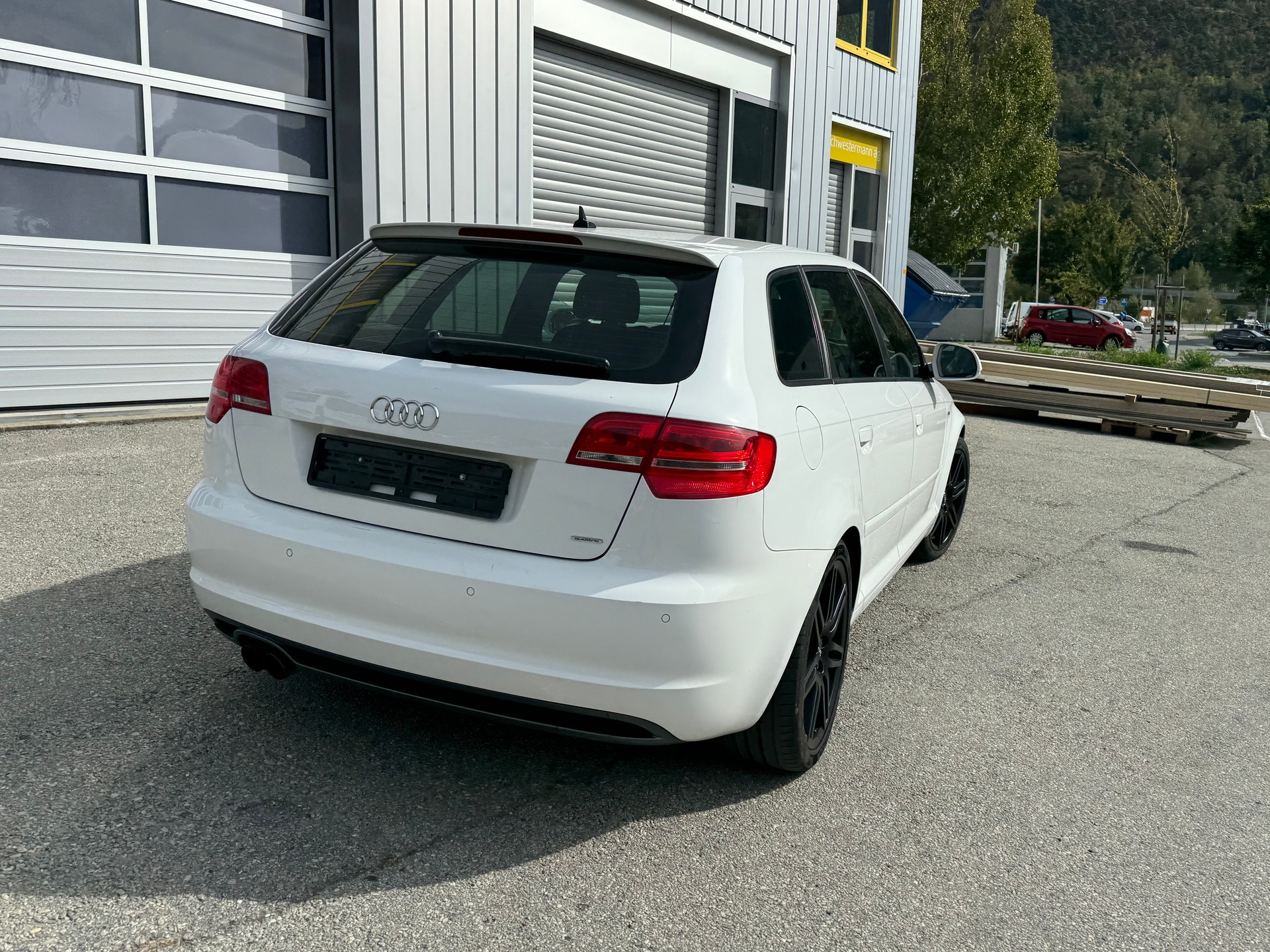 AUDI A3 Sportback 2.0 TFSI Ambition quattro S-tronic-image-10