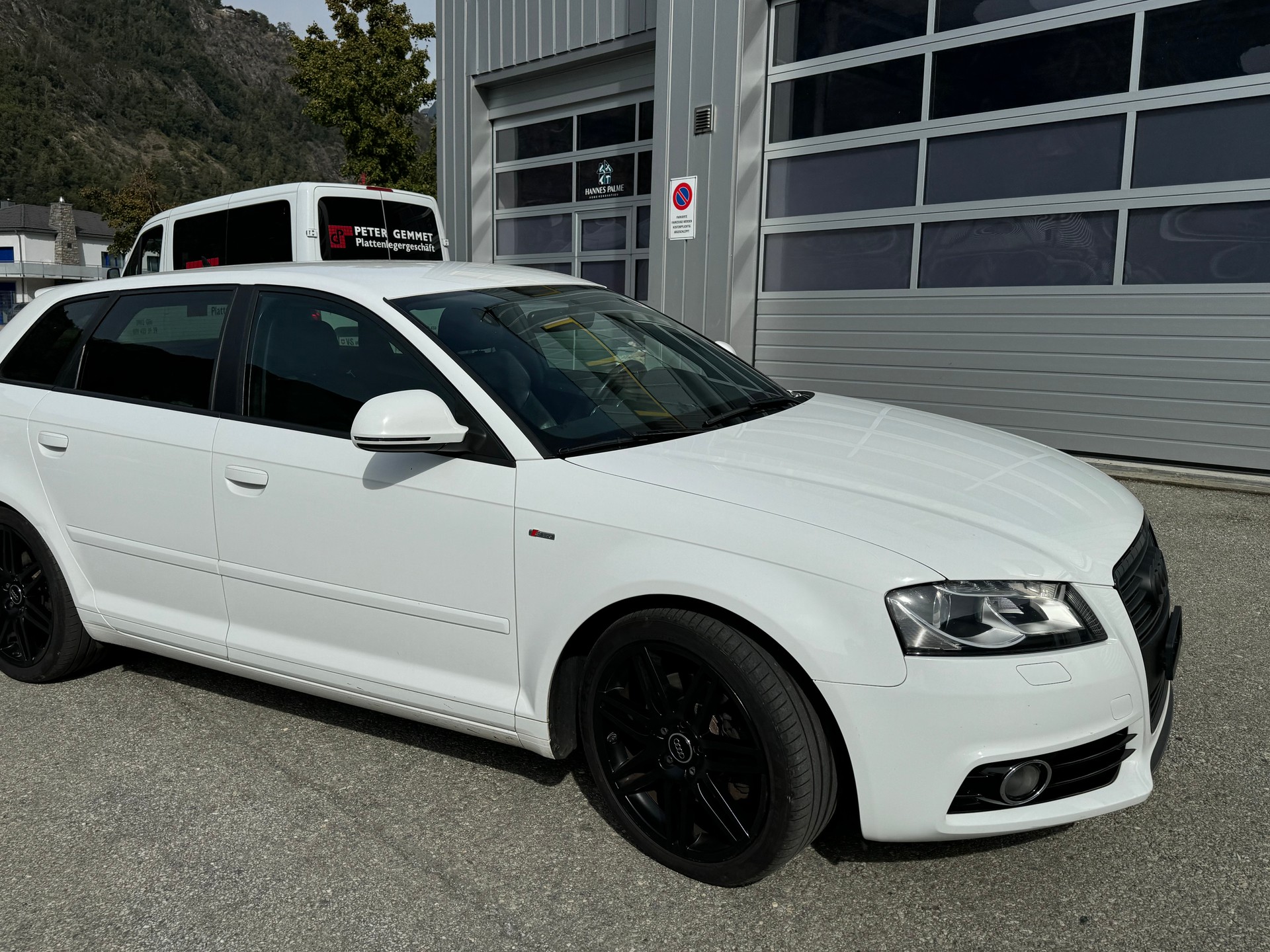 AUDI A3 Sportback 2.0 TFSI Ambition quattro S-tronic-image-11