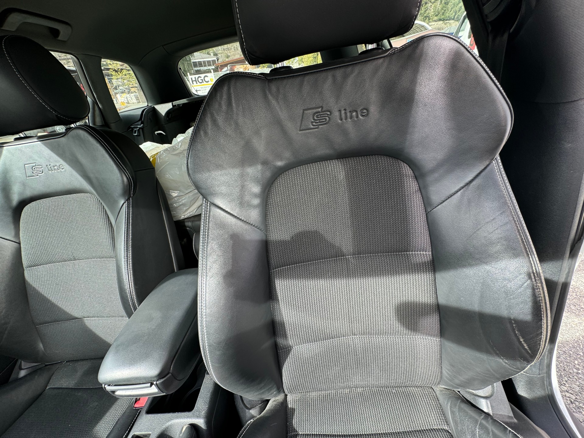 AUDI A3 Sportback 2.0 TFSI Ambition quattro S-tronic-image-5