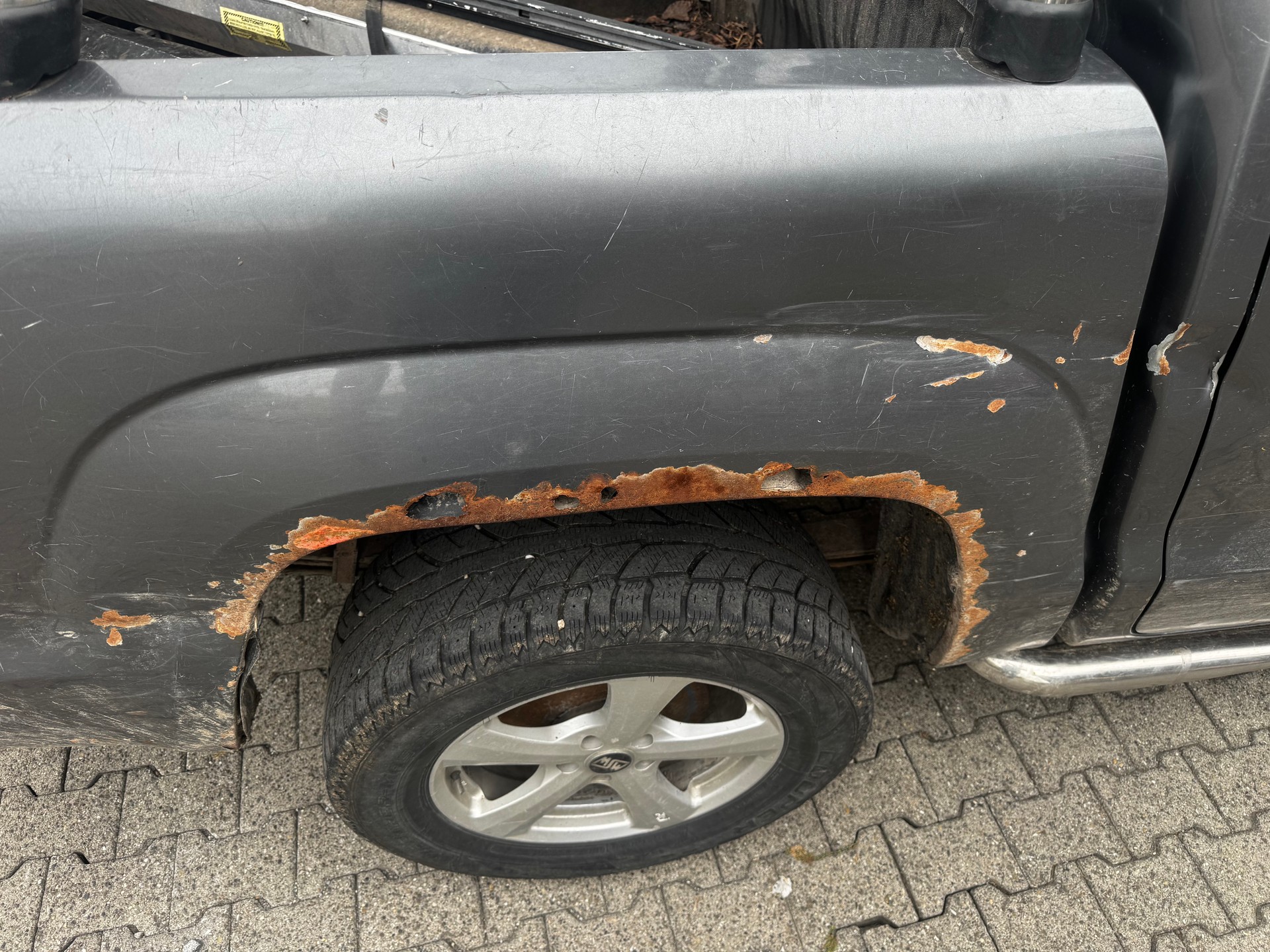 VW Amarok 2.0 BiTDI Trendline 4Motion-image-5