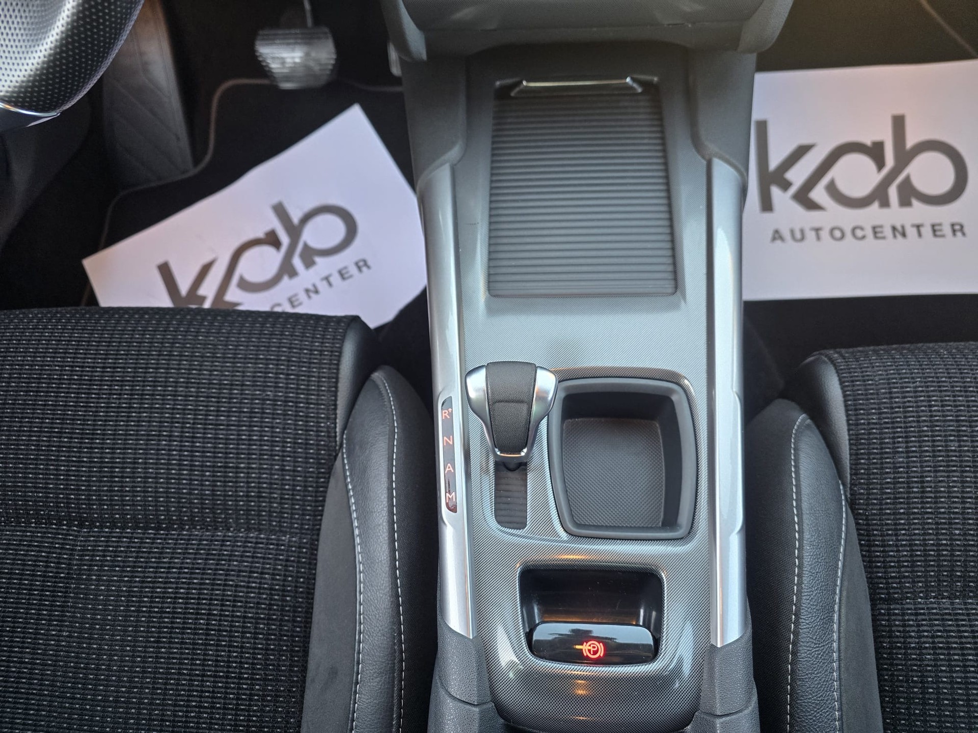 CITROEN C4 Berline 1.6 e-HDi Exclusive EGS6-image-11