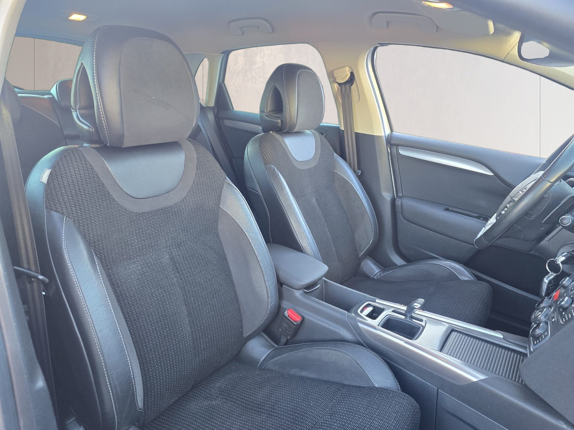 CITROEN C4 Berline 1.6 e-HDi Exclusive EGS6-image-13