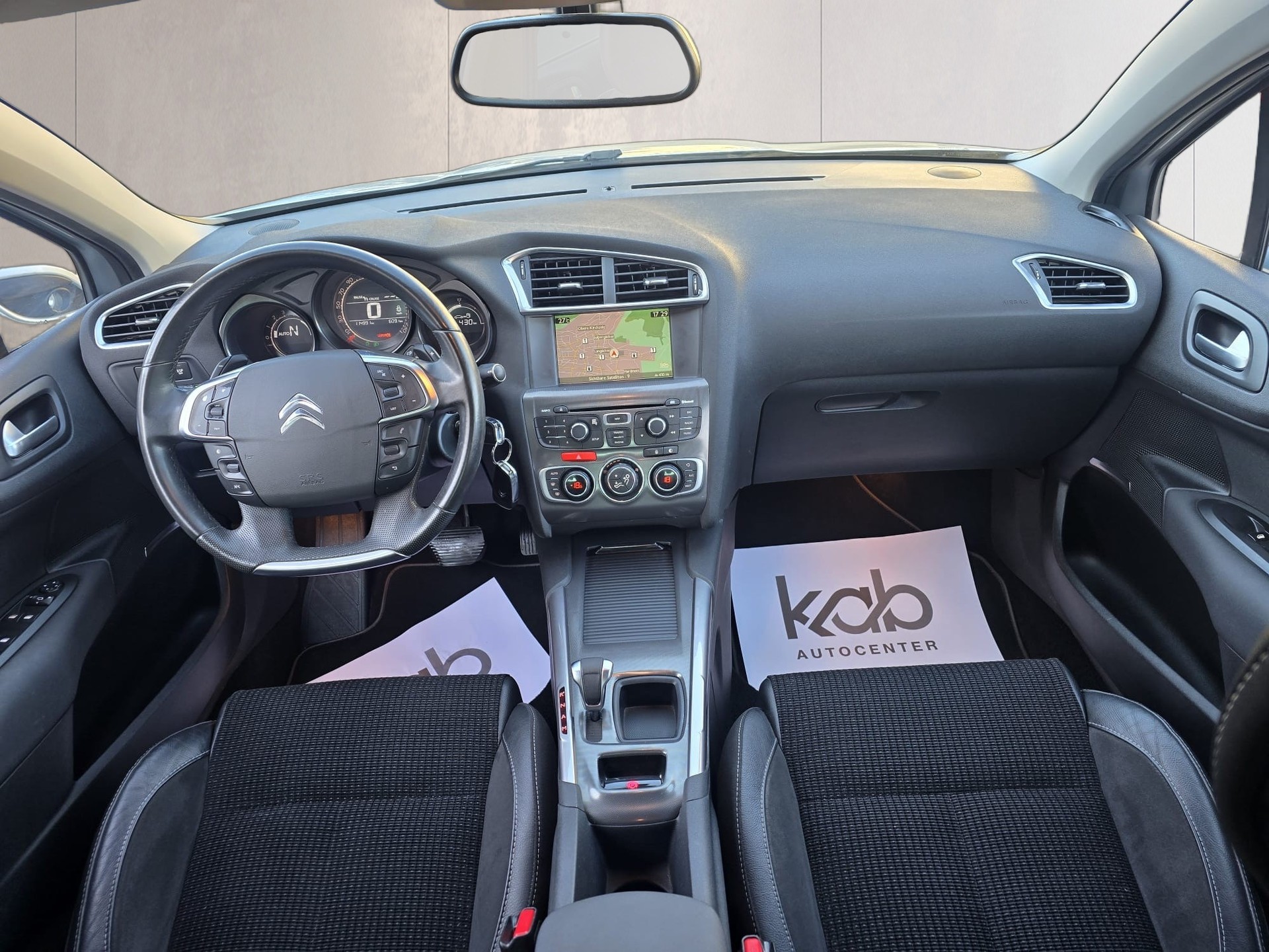 CITROEN C4 Berline 1.6 e-HDi Exclusive EGS6-image-7