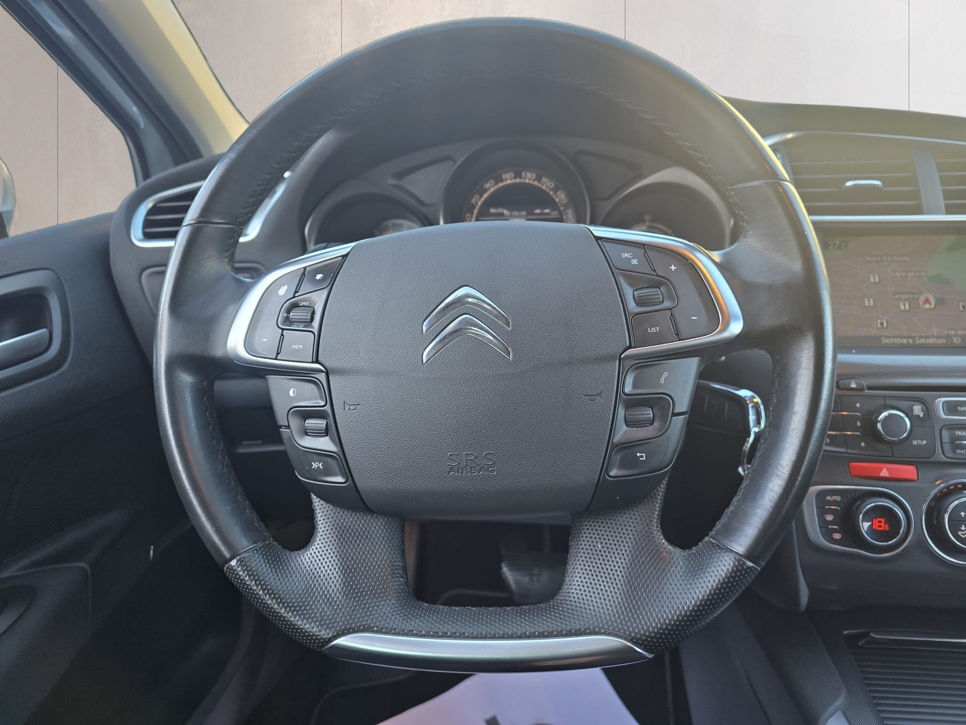 CITROEN C4 Berline 1.6 e-HDi Exclusive EGS6-image-8