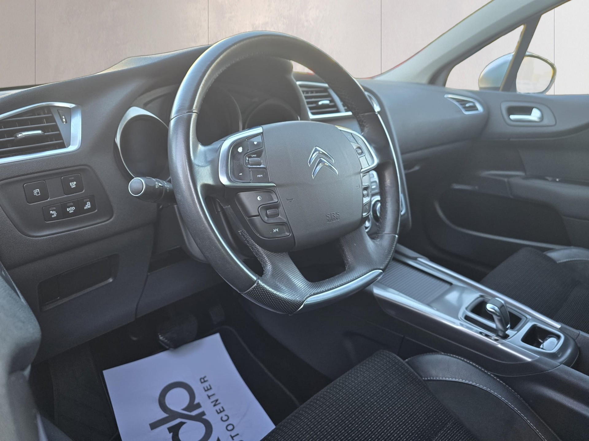 CITROEN C4 Berline 1.6 e-HDi Exclusive EGS6-image-9