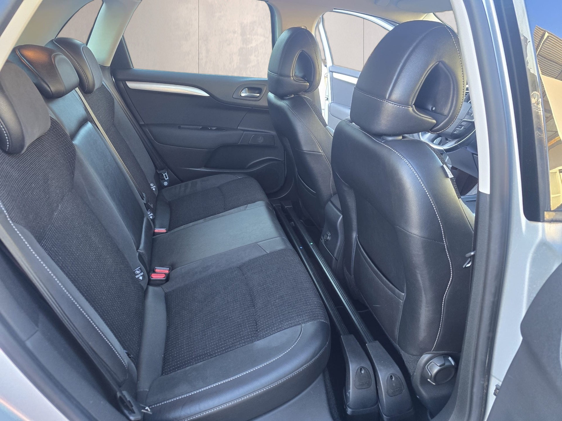 CITROEN C4 Berline 1.6 e-HDi Exclusive EGS6-image-16