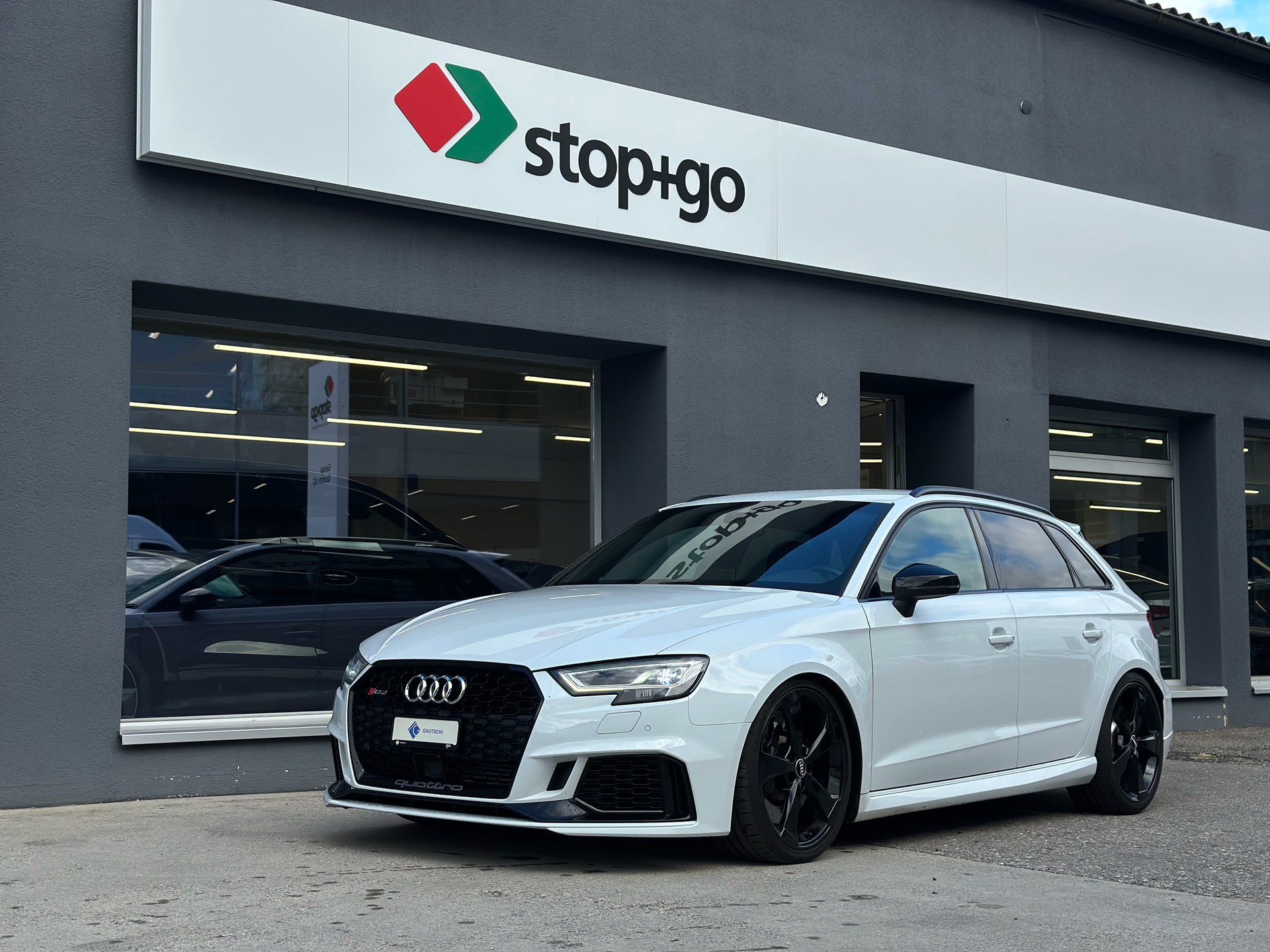 AUDI RS3 Sportback 2.5 TSI quattro S-tronic-image-0