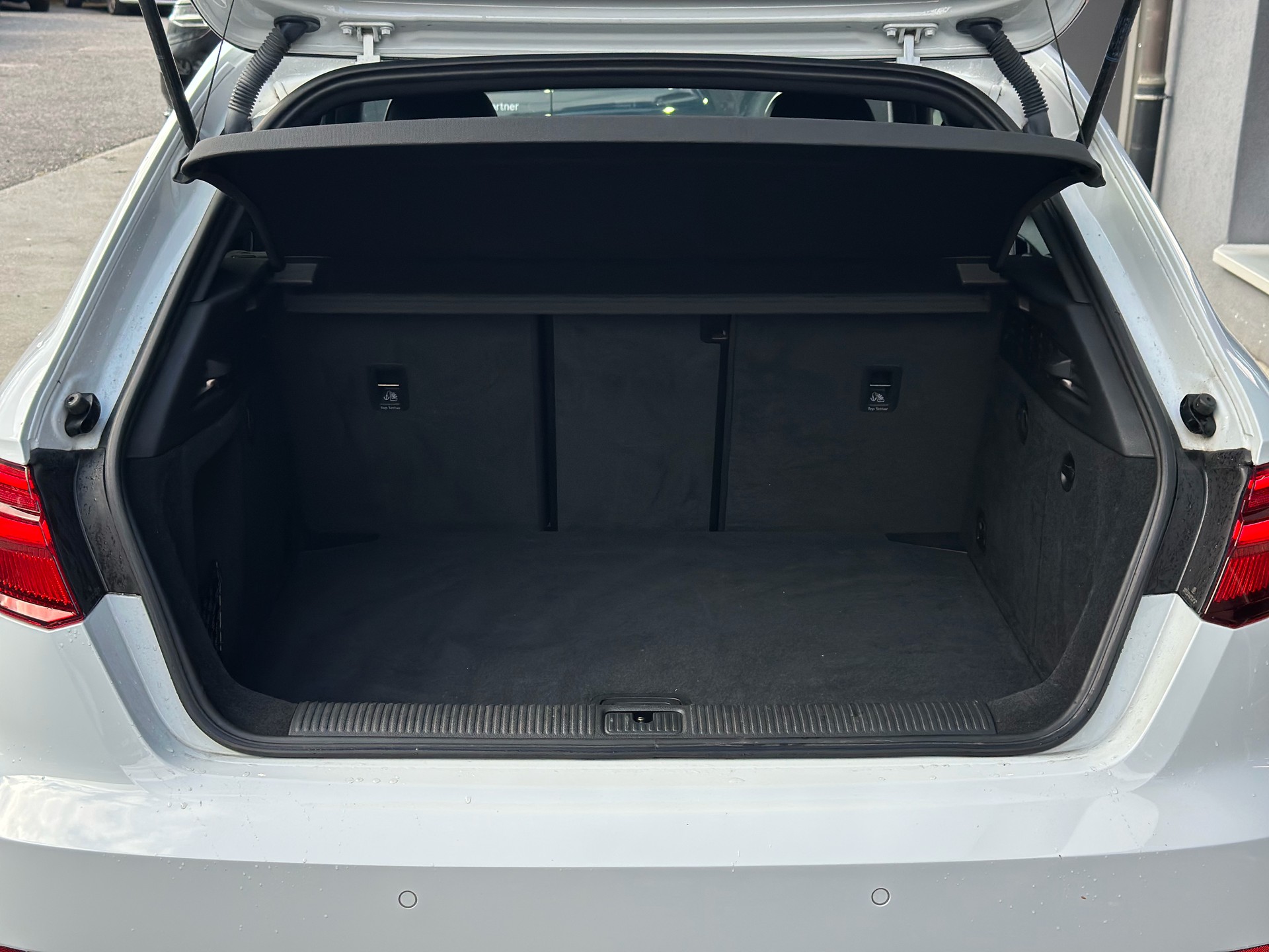 AUDI RS3 Sportback 2.5 TSI quattro S-tronic-image-9