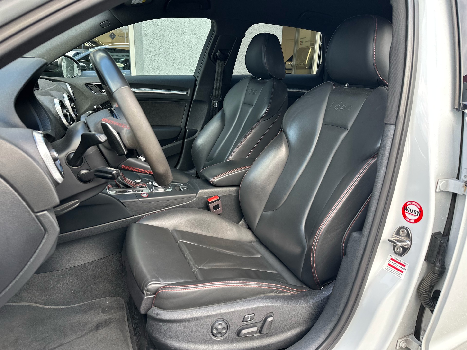 AUDI RS3 Sportback 2.5 TSI quattro S-tronic-image-4