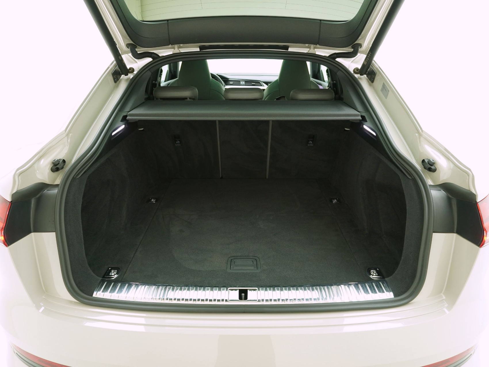 AUDI e-tron Sportback 55 S Line quattro-image-13