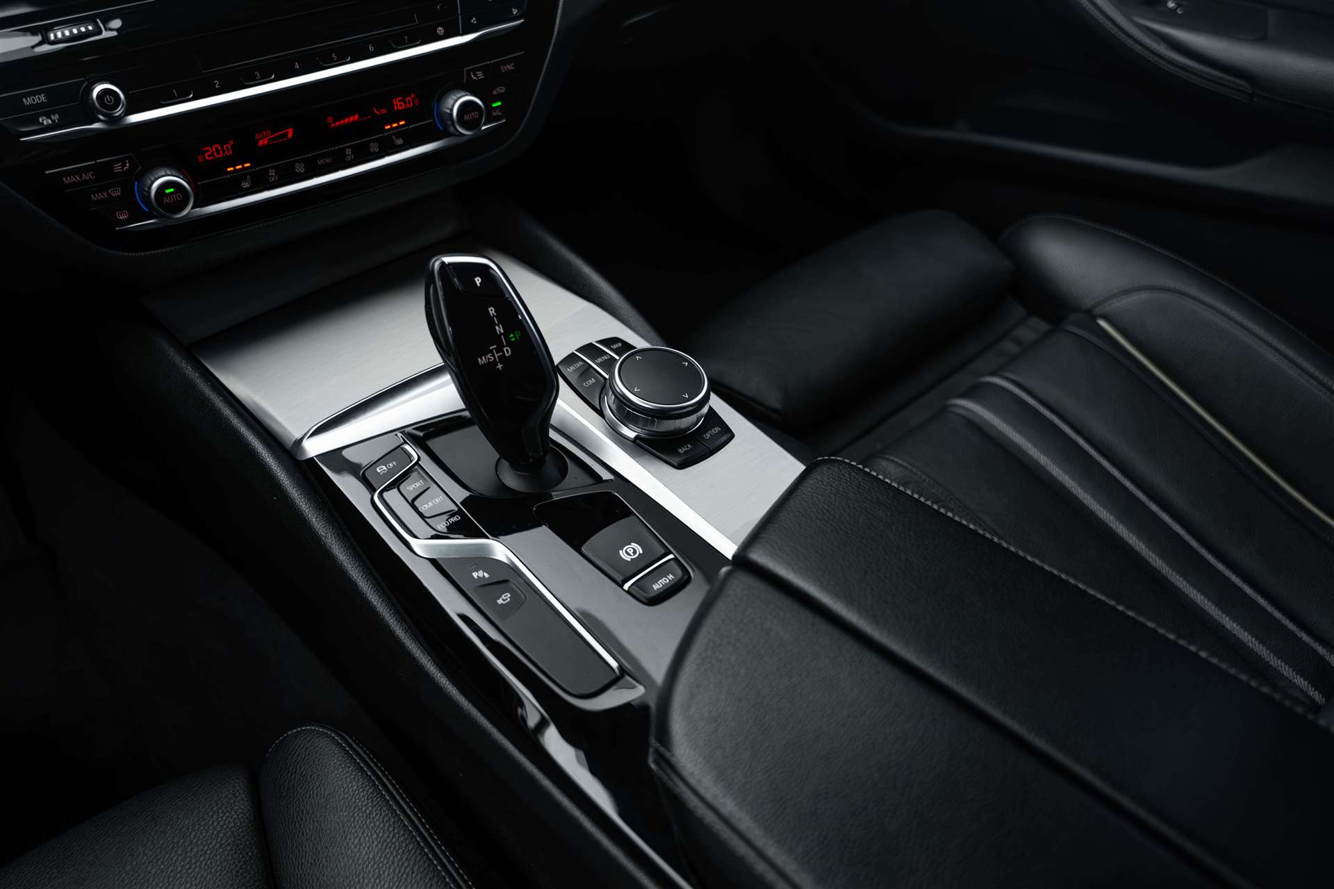 BMW BMW 520d xDrive Sport Line Steptronic-image-29