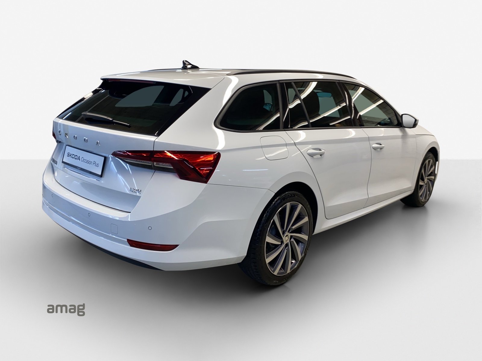 SKODA Octavia Combi 2.0 TSI Style DSG 4x4-image-4