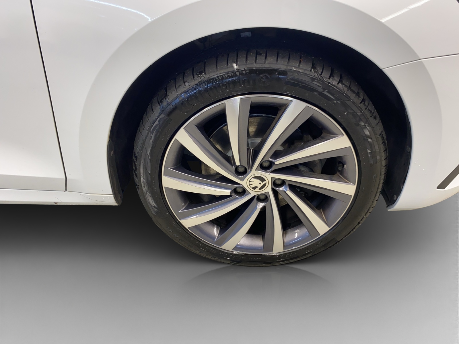 SKODA Octavia Combi 2.0 TSI Style DSG 4x4-image-15