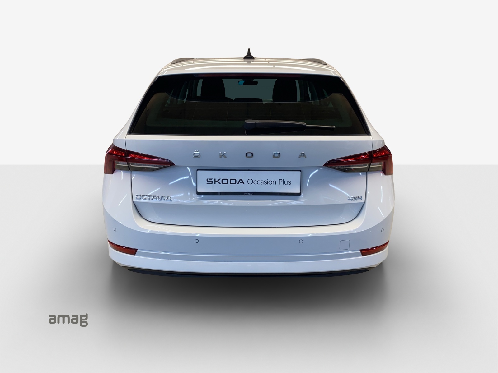 SKODA Octavia Combi 2.0 TSI Style DSG 4x4-image-3