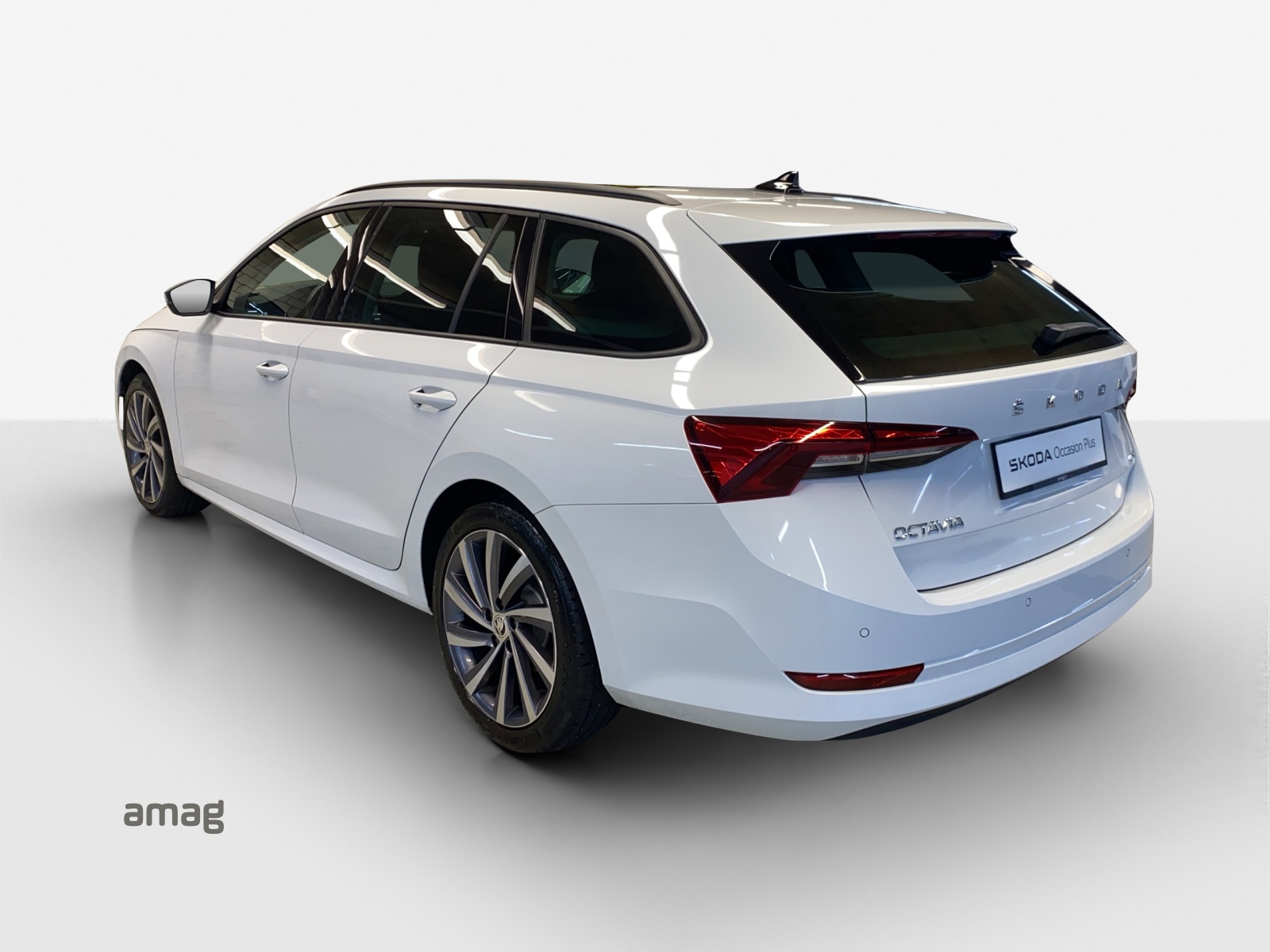 SKODA Octavia Combi 2.0 TSI Style DSG 4x4-image-2