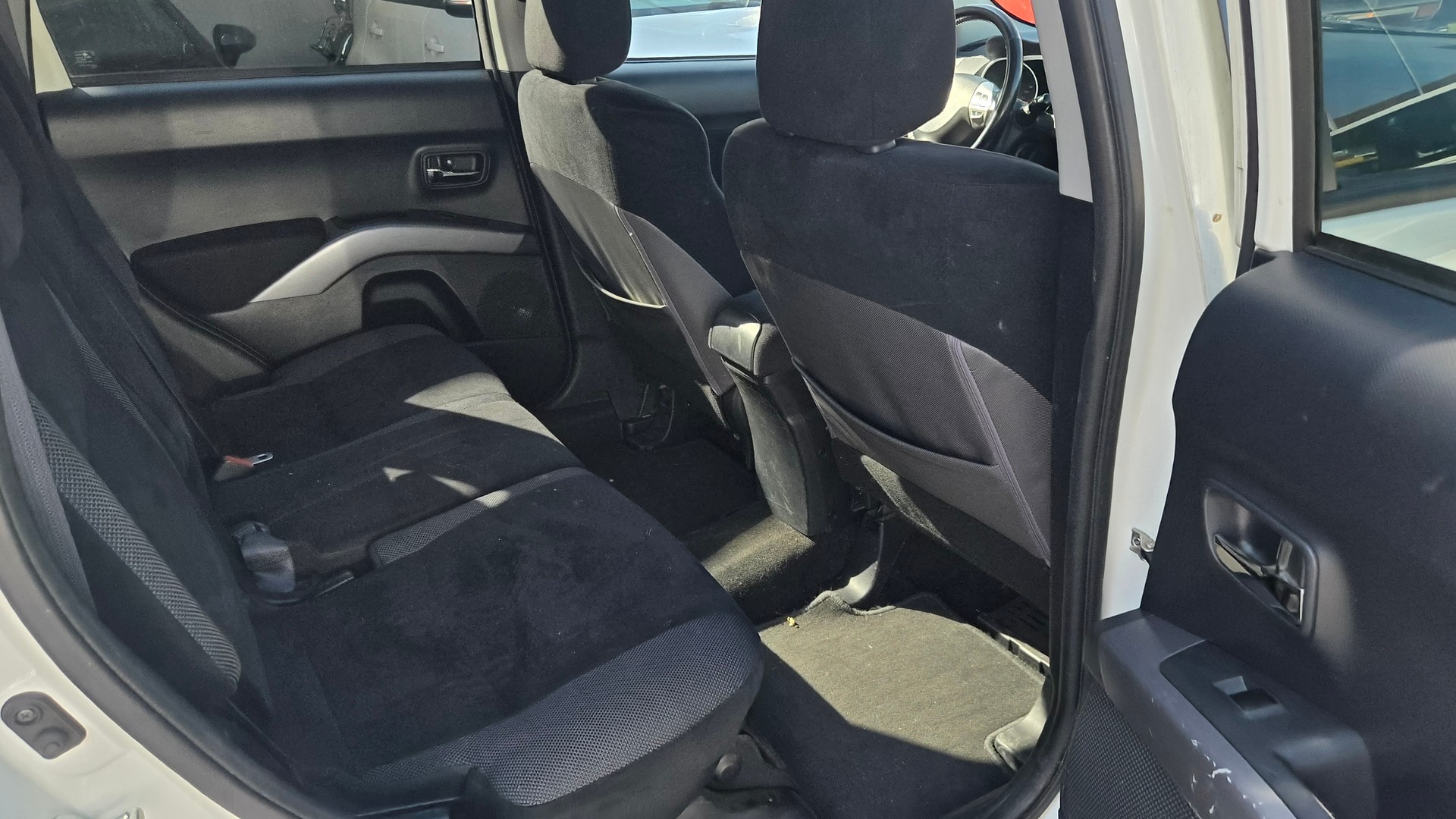 MITSUBISHI Outlander 2.4 Intense 4WD-image-15