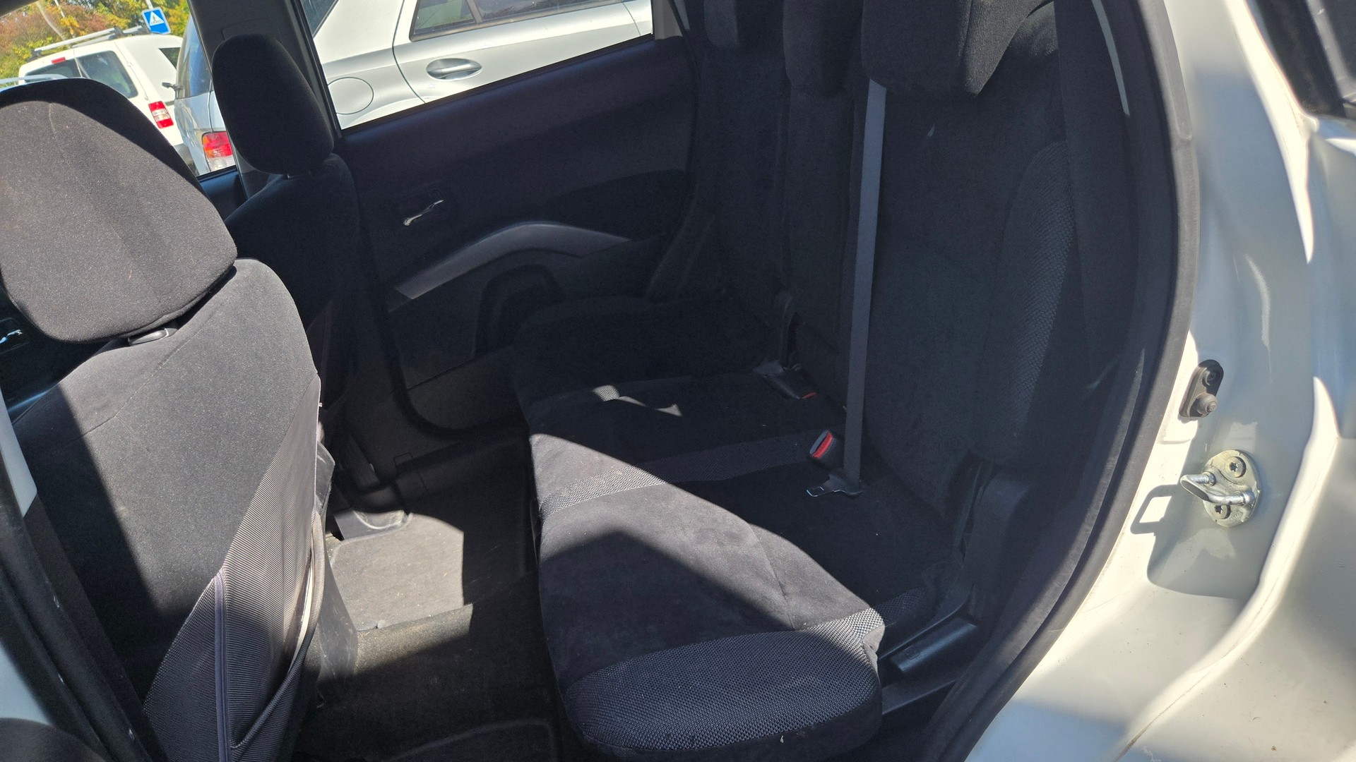 MITSUBISHI Outlander 2.4 Intense 4WD-image-12