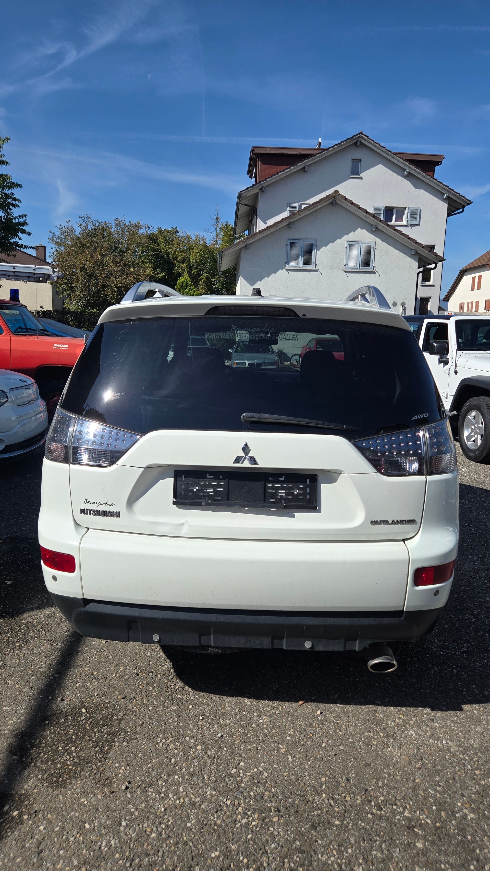 MITSUBISHI Outlander 2.4 Intense 4WD-image-3
