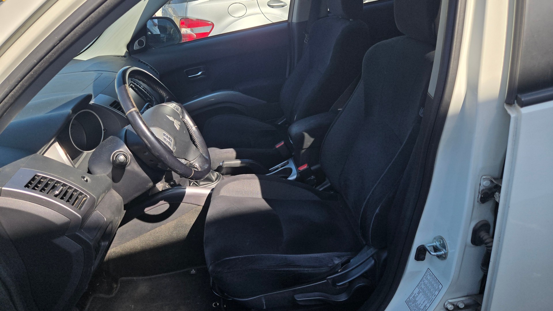 MITSUBISHI Outlander 2.4 Intense 4WD-image-8