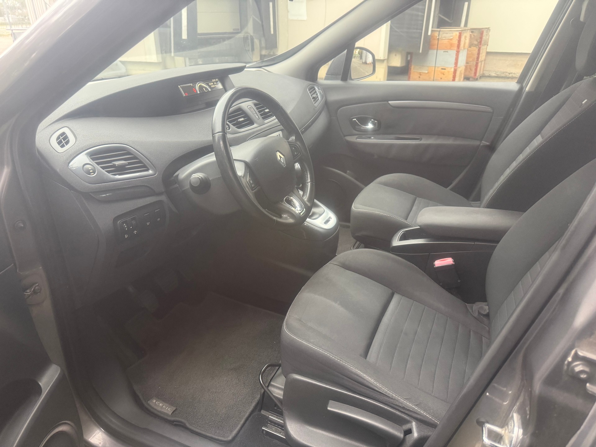 RENAULT Scénic 1.2 16V Turbo Expression-image-6
