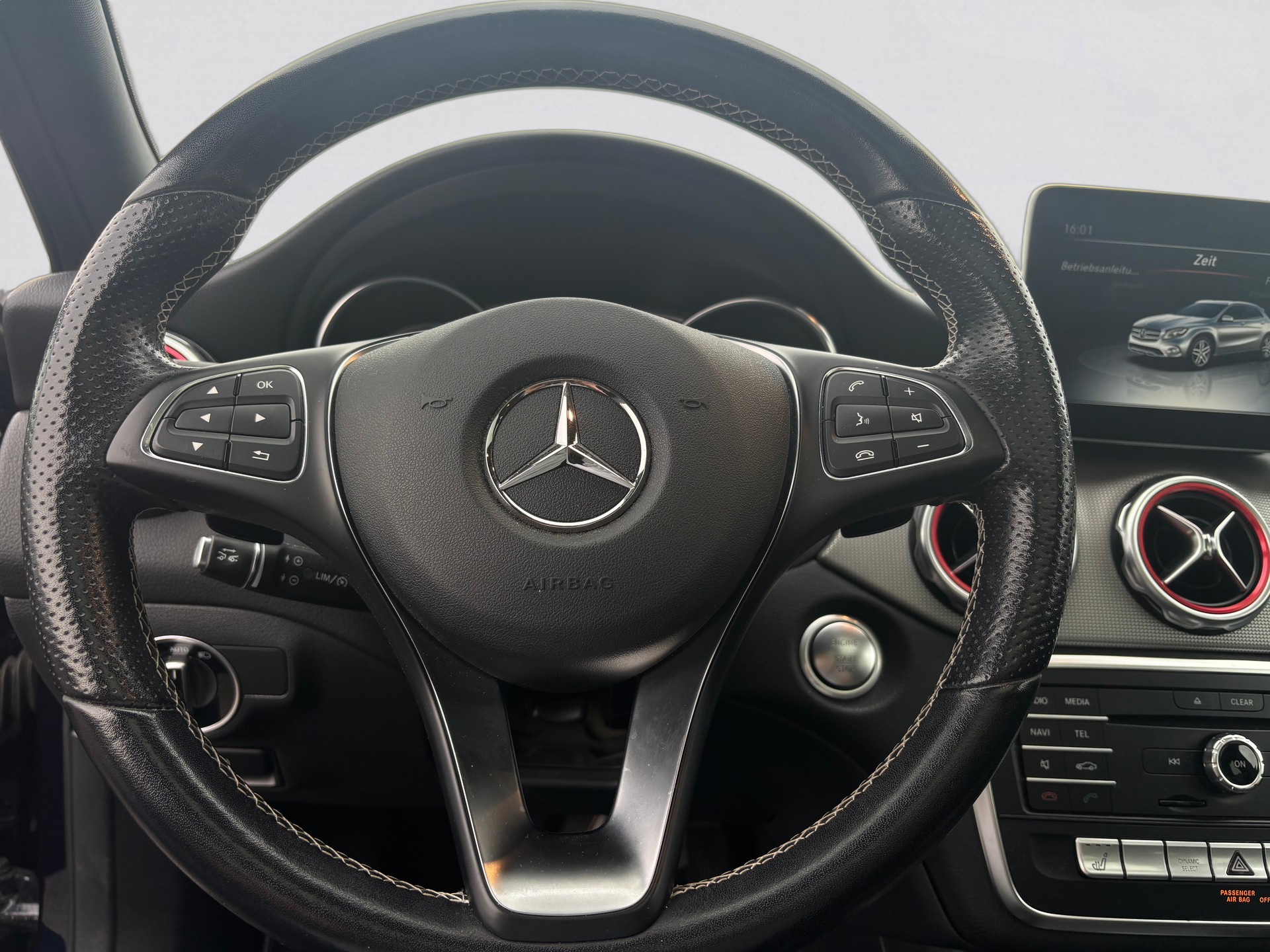 MERCEDES-BENZ E 200 Coupé AMG Line 4 Matic 9G-Tronic-image-7
