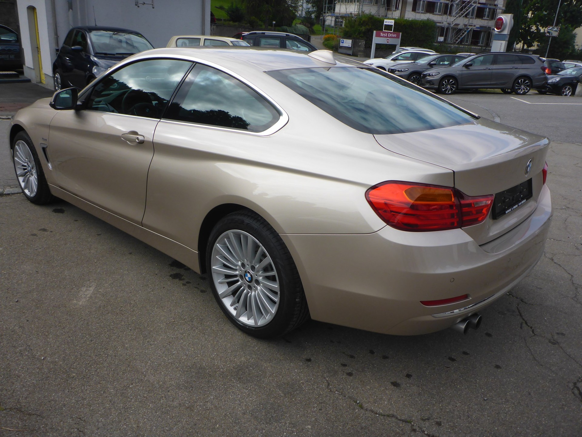 BMW 420i Coupé xDrive Luxury Line-image-3