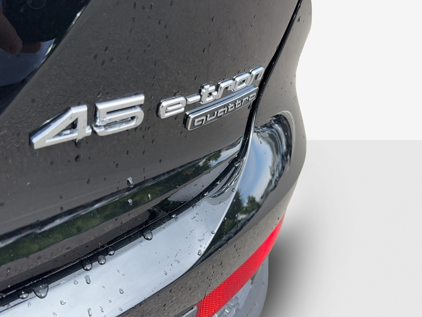 AUDI Q4 e-tron 45 quattro-image-10
