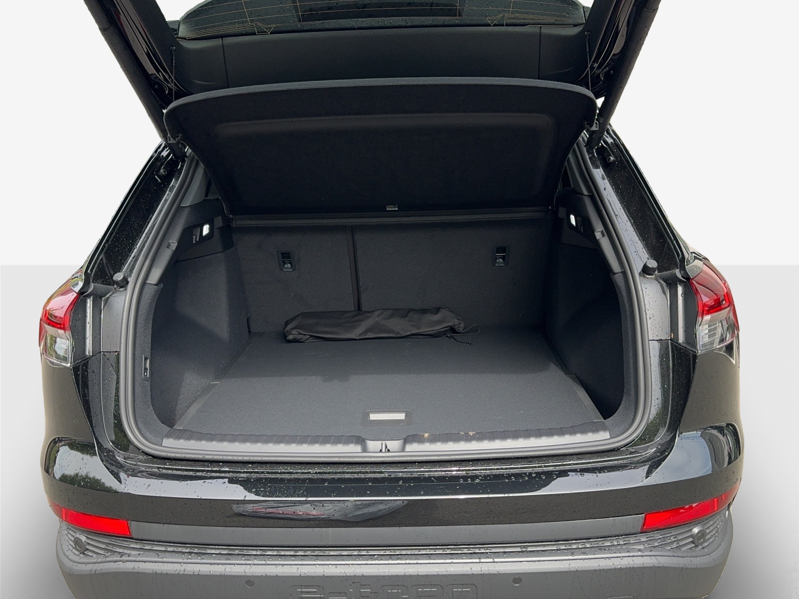 AUDI Q4 e-tron 45 quattro-image-9
