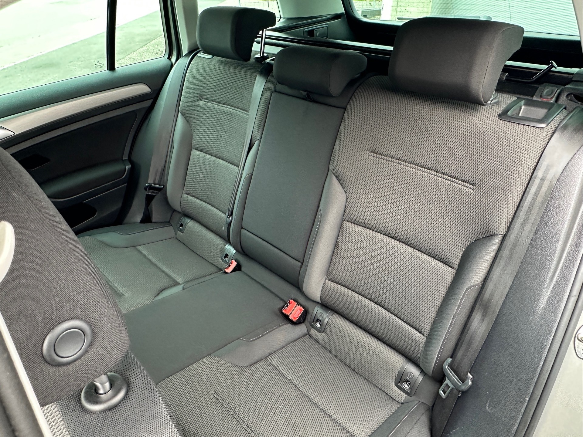 VW Golf Variant 1.6 TDI Comfortline DSG-image-9