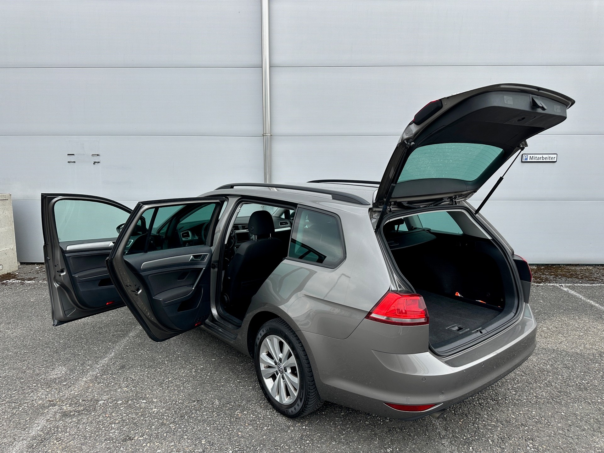 VW Golf Variant 1.6 TDI Comfortline DSG-image-5