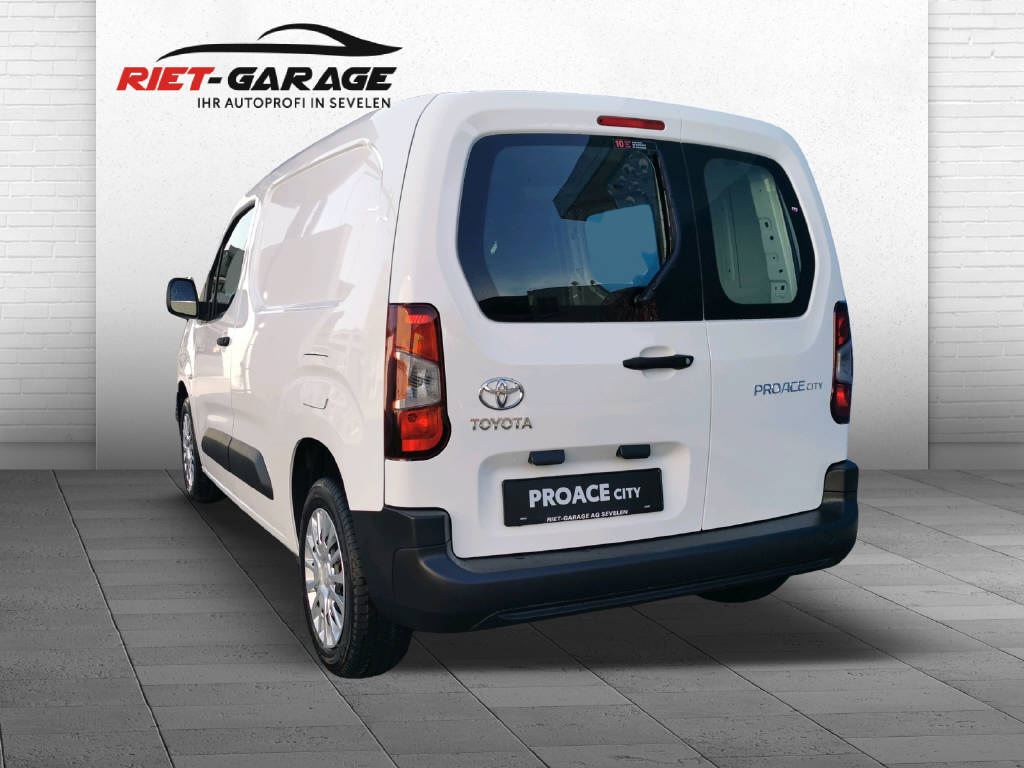 TOYOTA PROACE CITY Van L1 1.2 Active-image-2