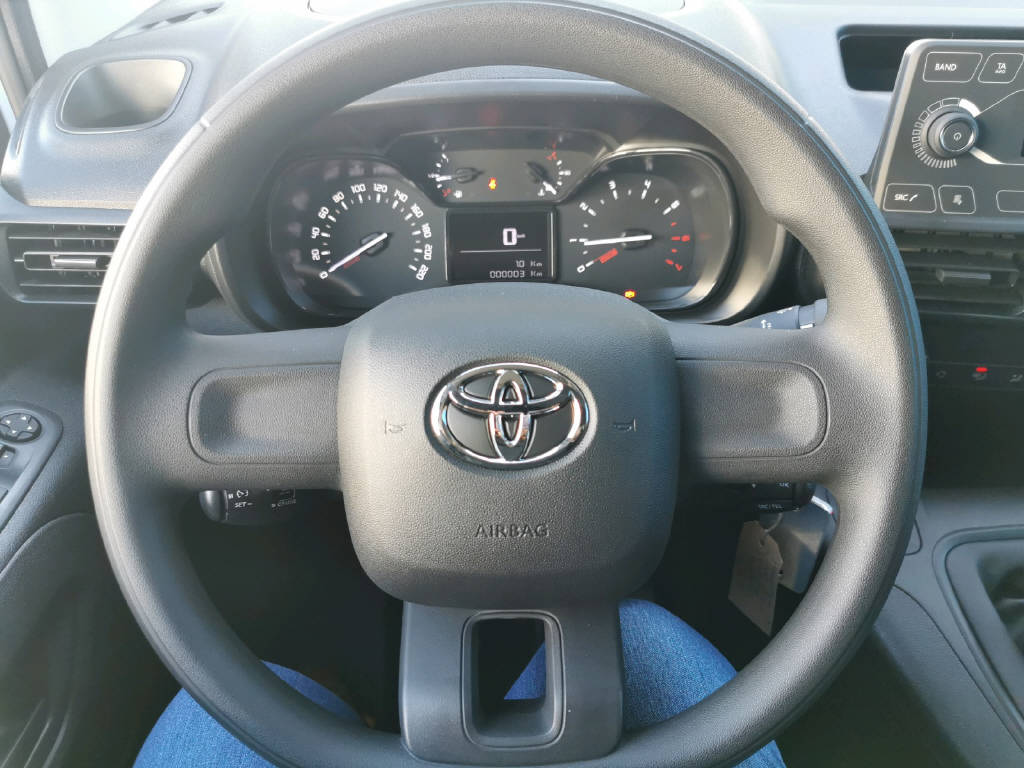 TOYOTA PROACE CITY Van L1 1.2 Active-image-6
