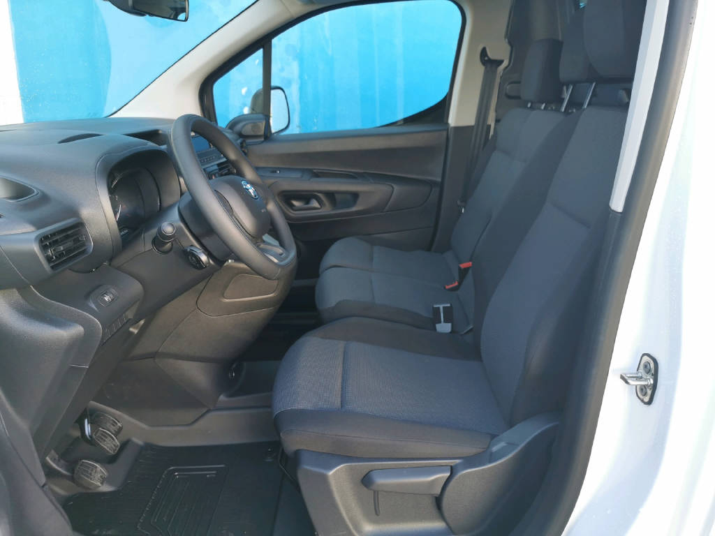 TOYOTA PROACE CITY Van L1 1.2 Active-image-5