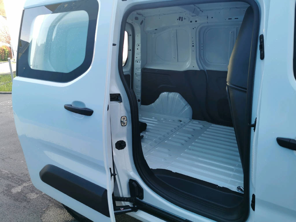 TOYOTA PROACE CITY Van L1 1.2 Active-image-14