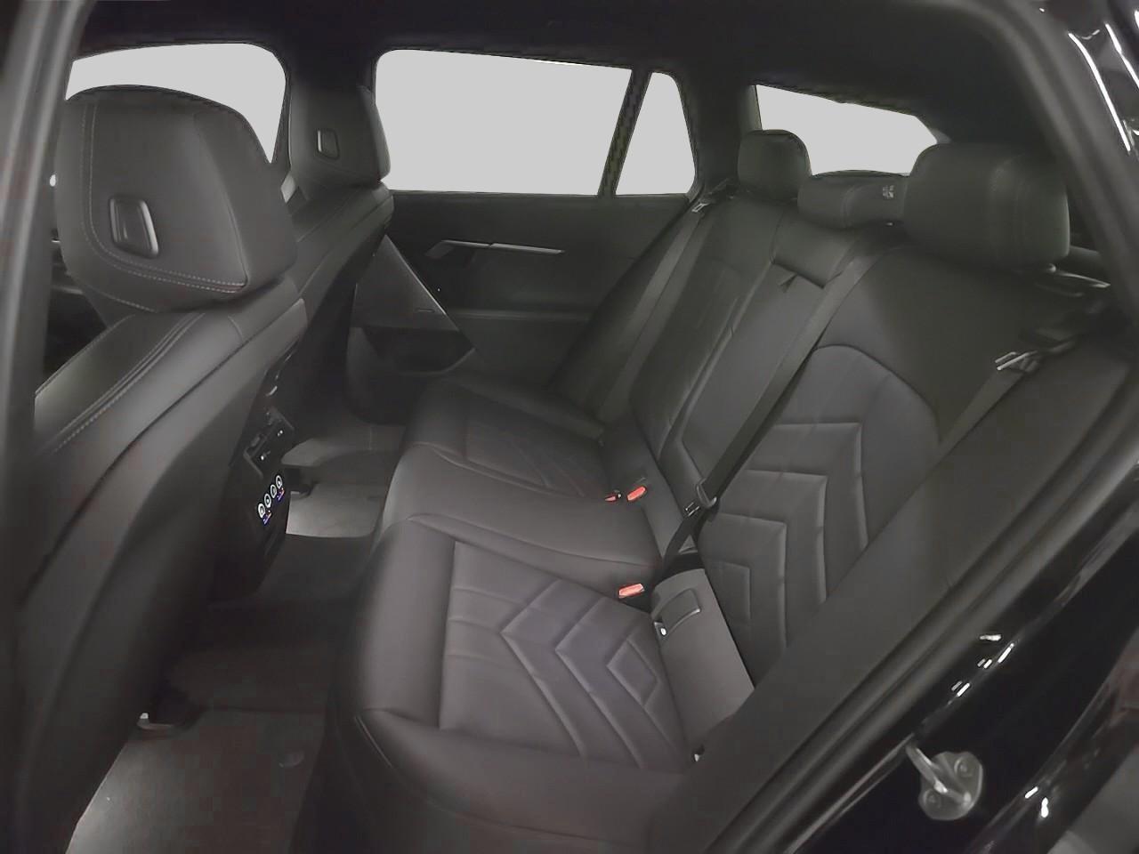 BMW 520d xDrive 48V Touring M Sport-image-17