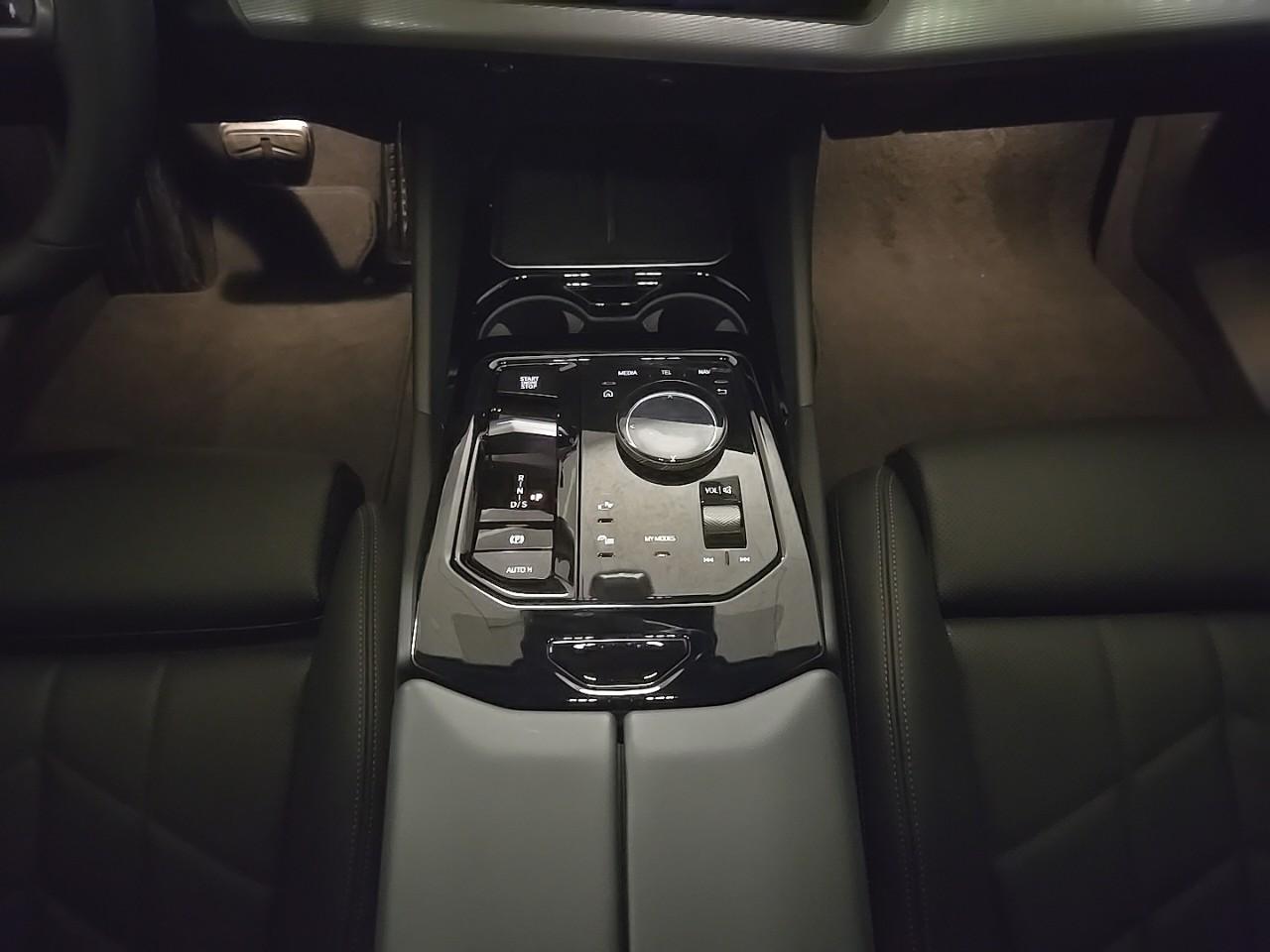 BMW 520d xDrive 48V Touring M Sport-image-23