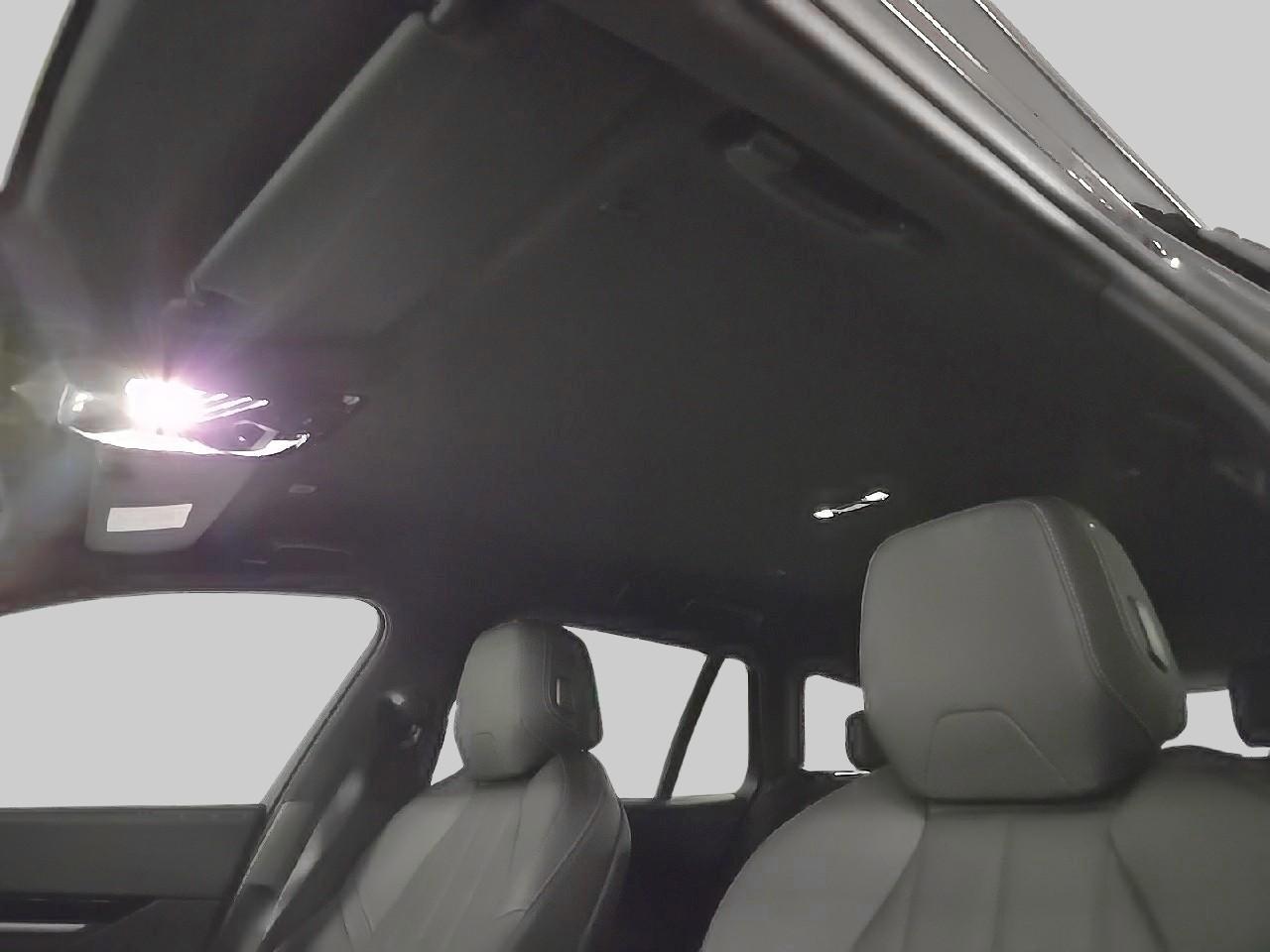 BMW 520d xDrive 48V Touring M Sport-image-12